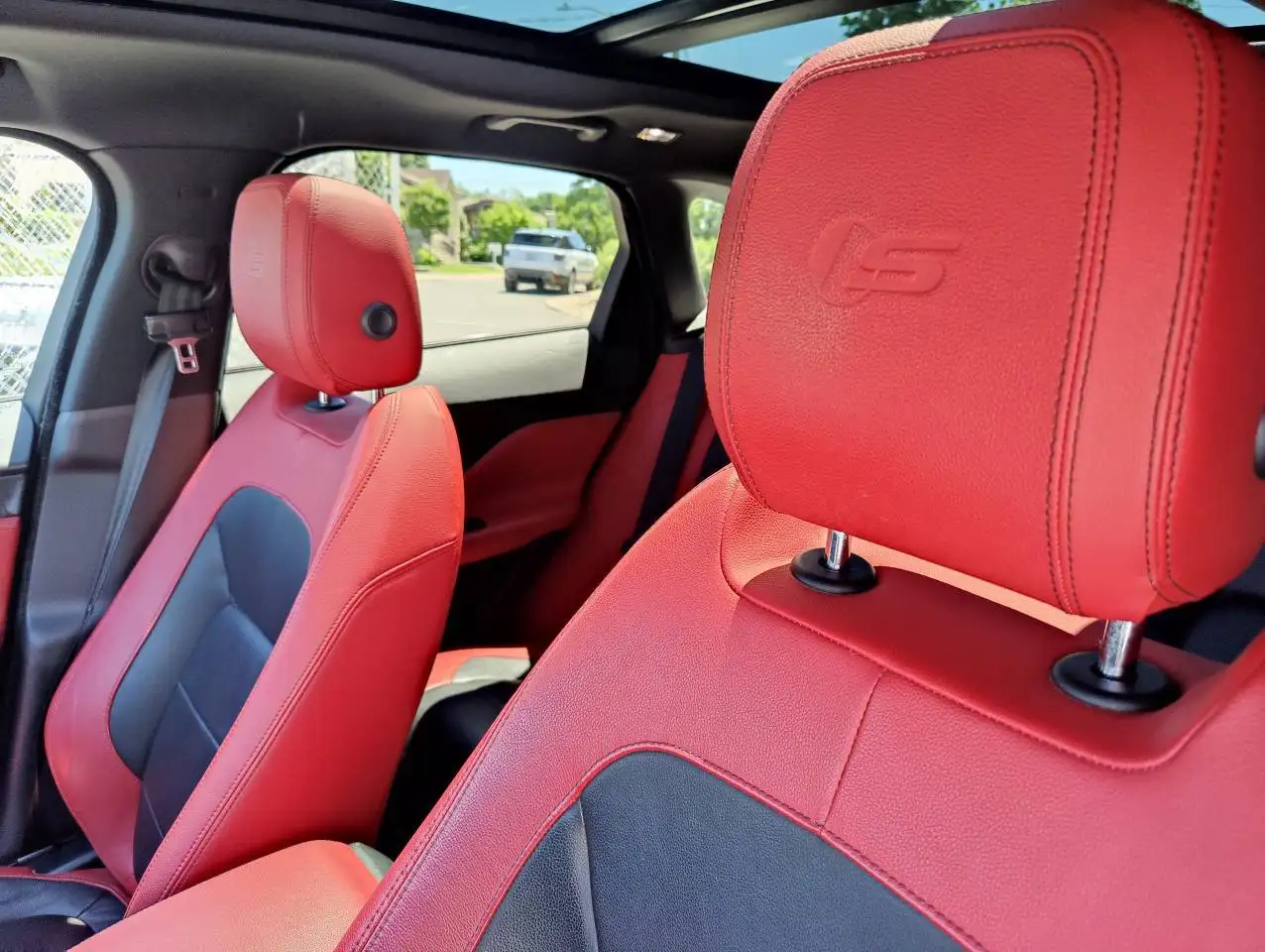 Jaguar F-Pace снимка Jaguar F-Pace