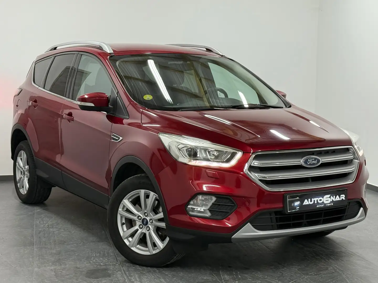 Ford Kuga 1.5 TDCi FWD Titanium Euro6 - Carnet - 1er Main Rojo - 1