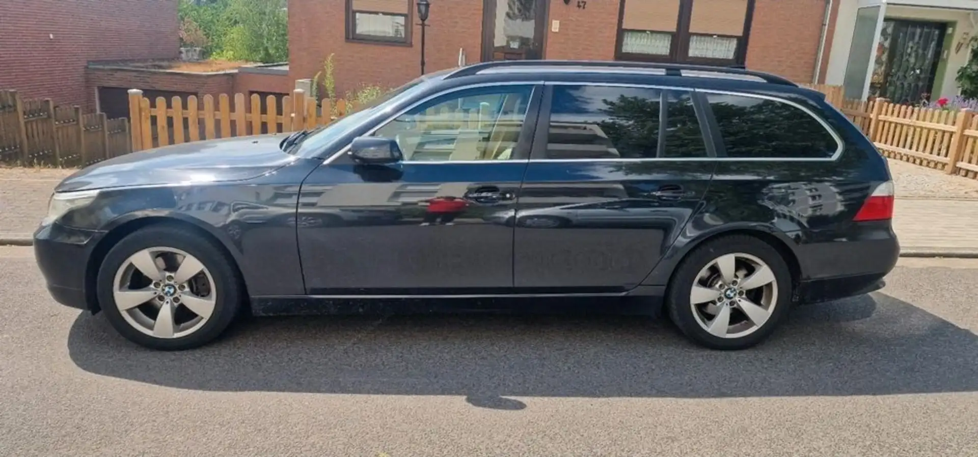 BMW 525 525d xDrive Touring Aut. Negro - 2