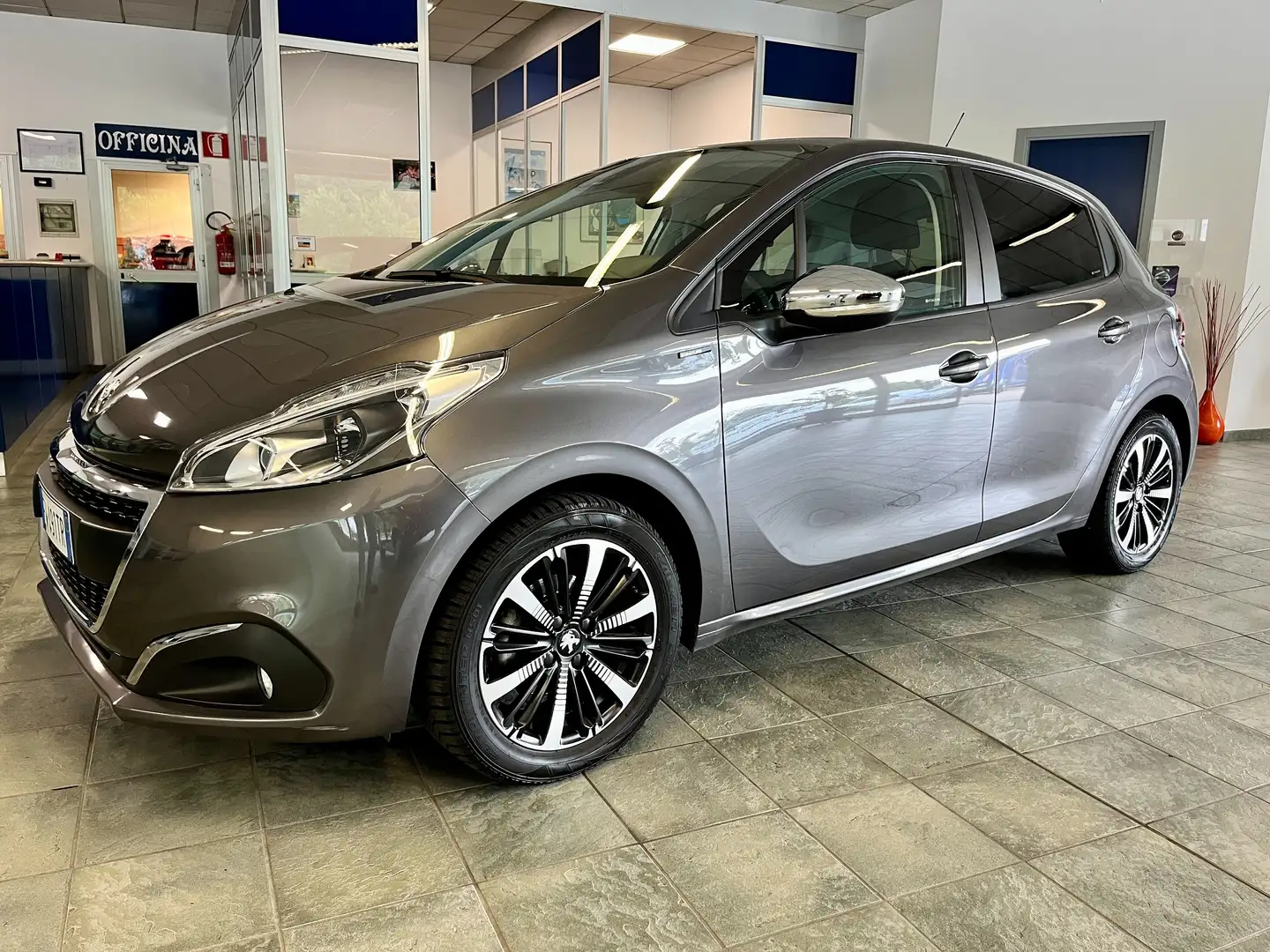 Peugeot 208 5p 1.2 puretech Signature* distribuzione nuova* Gris - 2