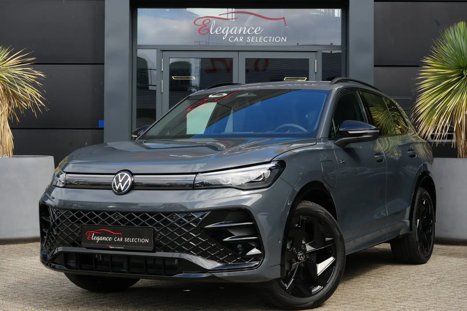 Volkswagen Tiguan 1.5 eHybrid R-Line Edition 272pk Panoramadak/IQ-Li Szary - 1