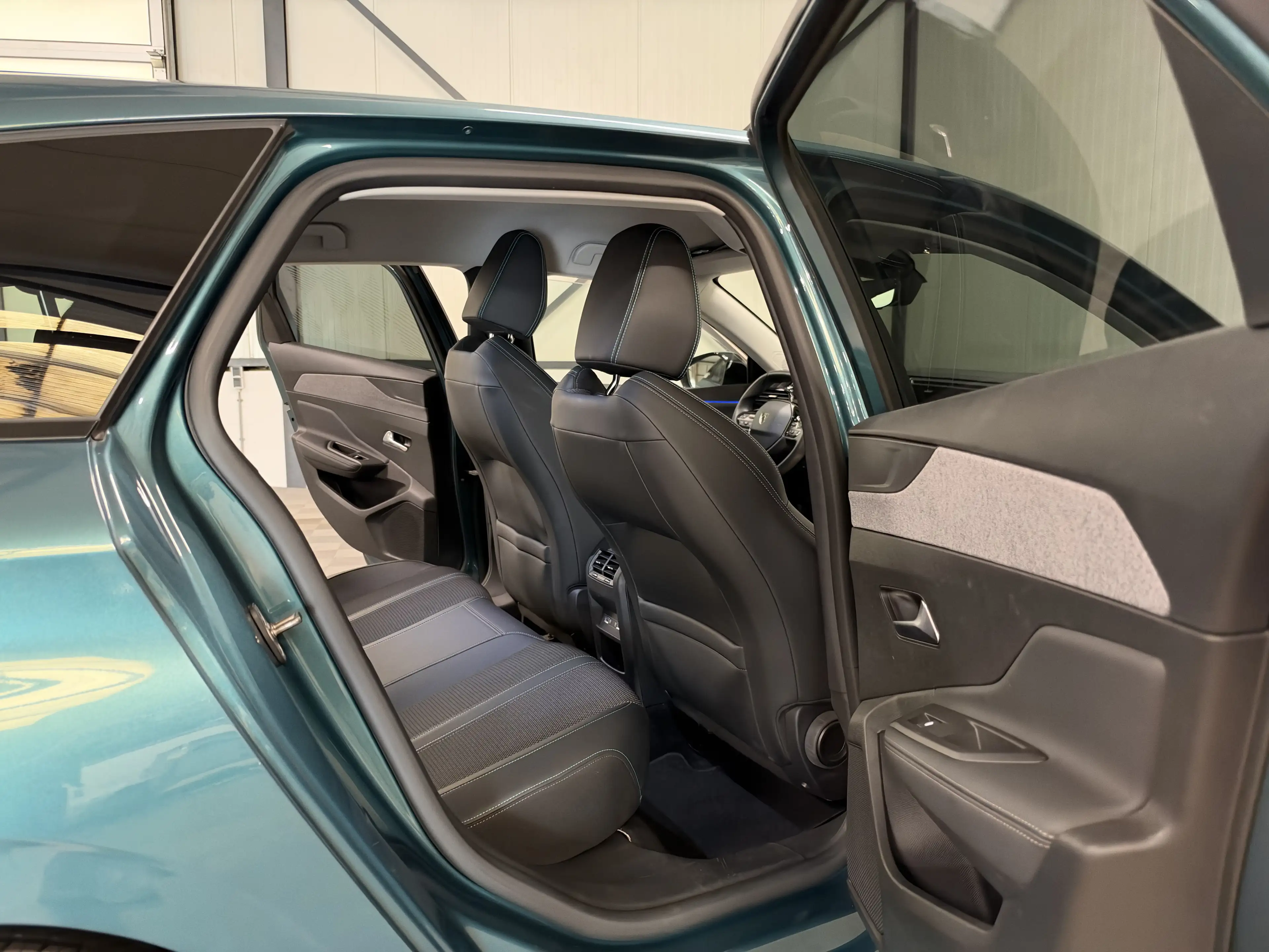 Peugeot 308 SW 1.6 Plug-in Hybrid 180 GT | Navi | Camera | Tre — photo 5