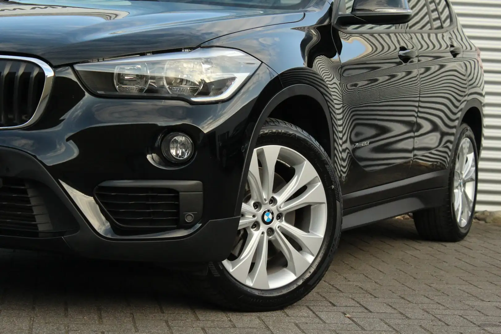 BMW X1 xDrive20i Sport-Line Automaat Noir - 2