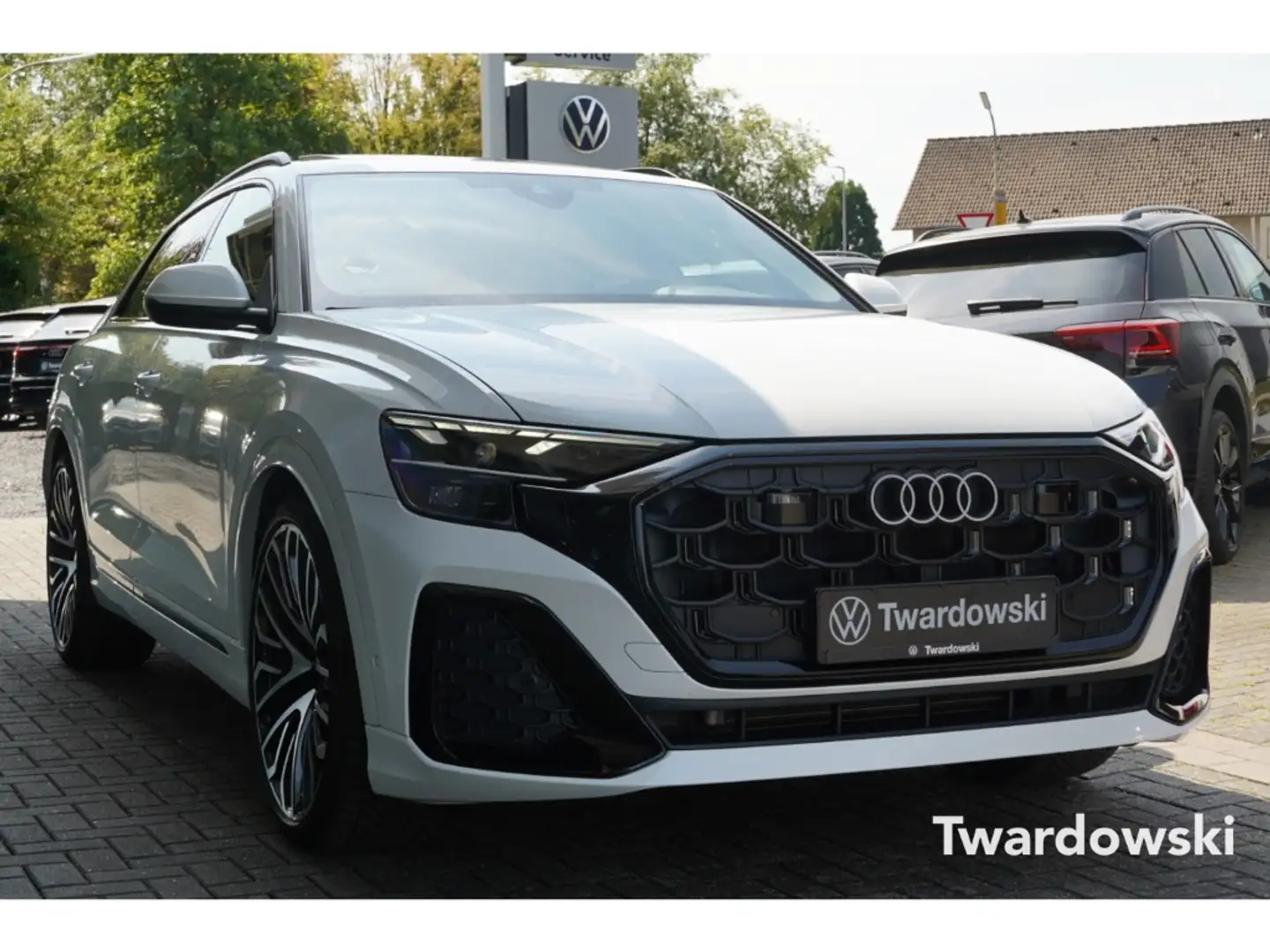 Audi Q8 S line 50 TDI Luft 23'' PANO AHK Memory ACC Sofor Weiß - 1