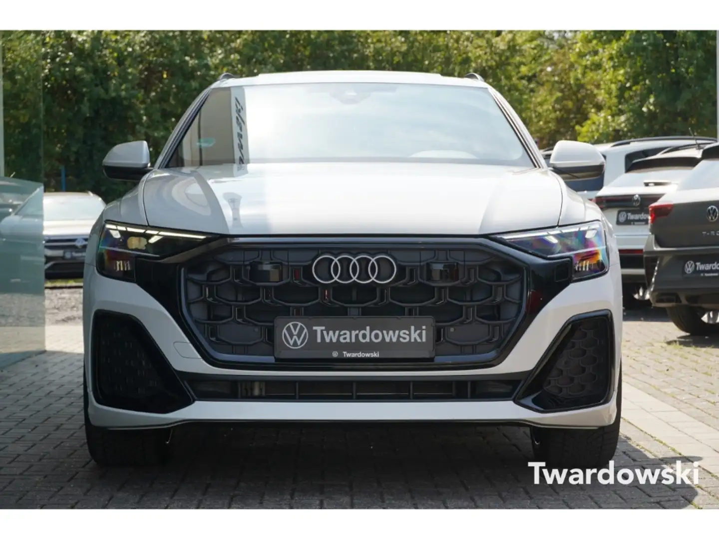 Audi Q8 S line 50 TDI Luft 23'' PANO AHK Memory ACC Sofor Weiß - 2