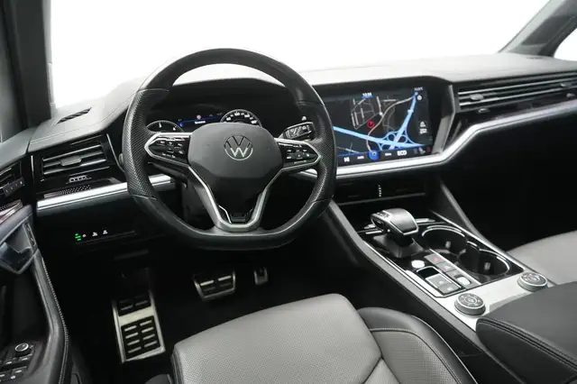 Volkswagen Touareg view 13