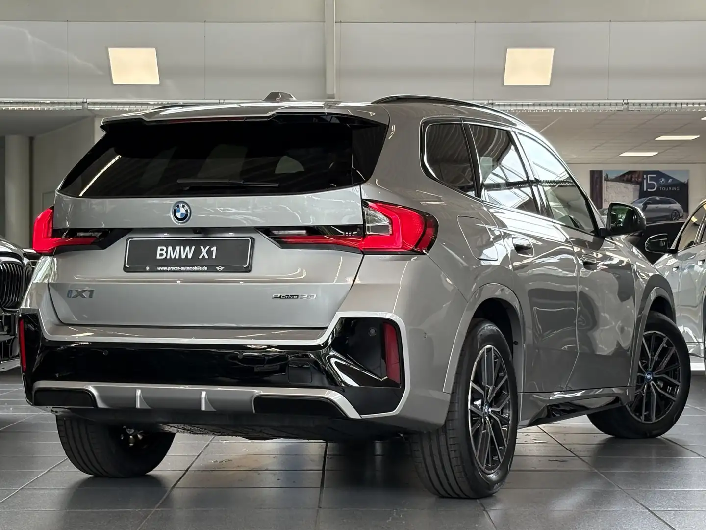 BMW iX1 eDrive20 M Sport DA+ PA+ H/K HuD Gris - 2