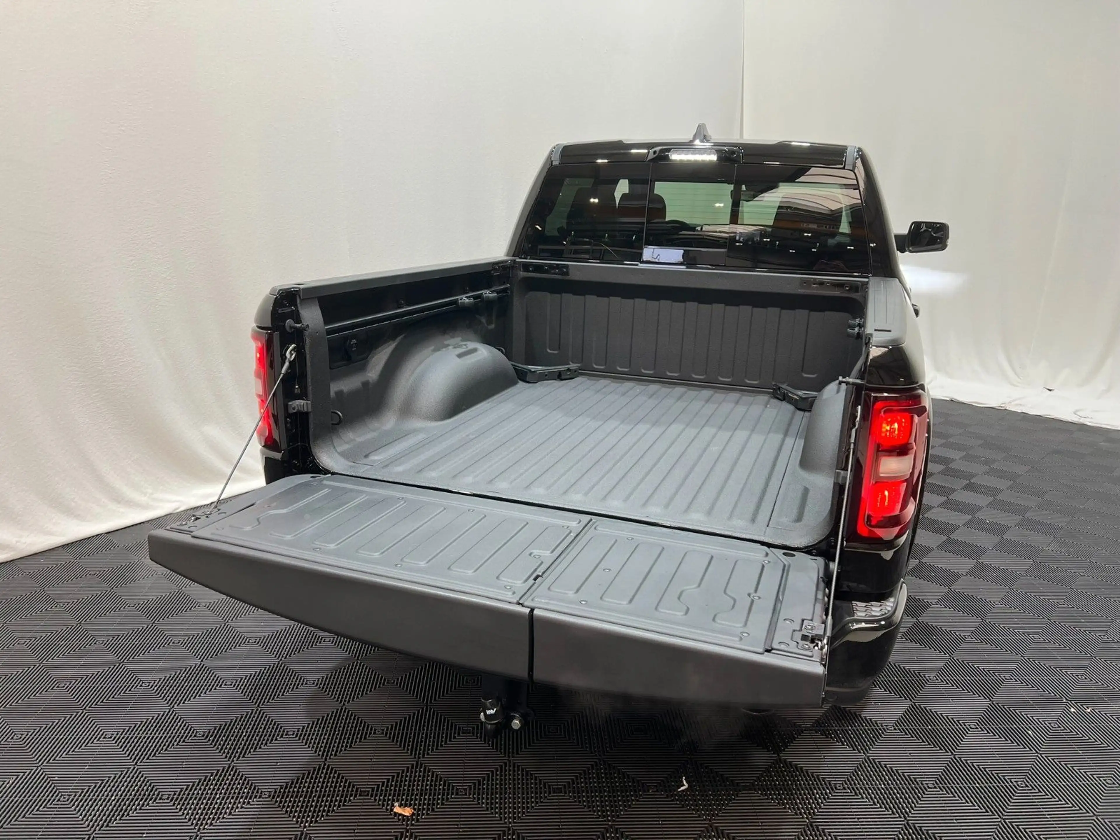 Dodge RAM 1500 Laramie Night Premium, LUFT/MFT*AKTION* — photo 8