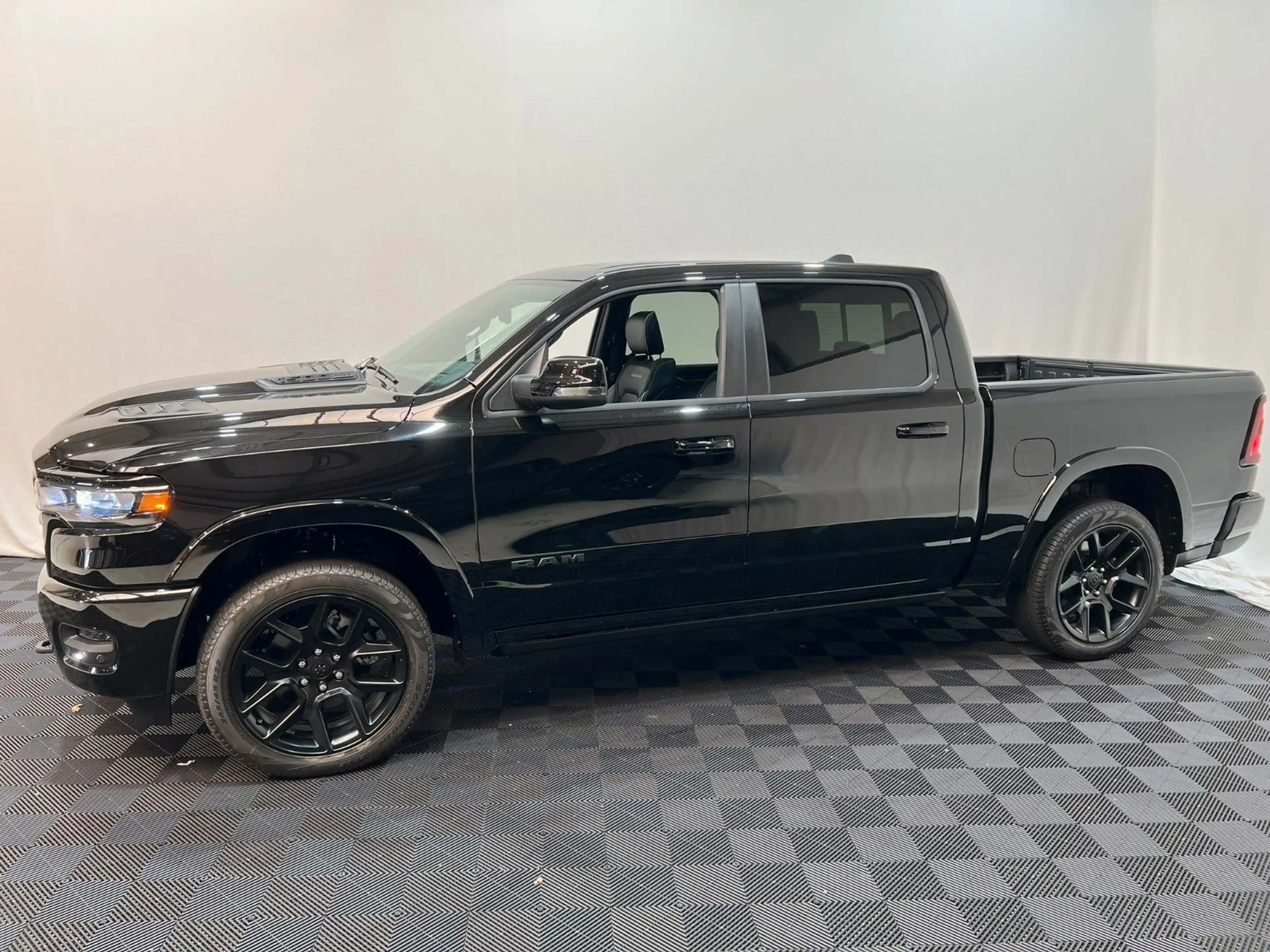 Dodge RAM 1500 Laramie Night Premium, LUFT/MFT*AKTION* — photo 4