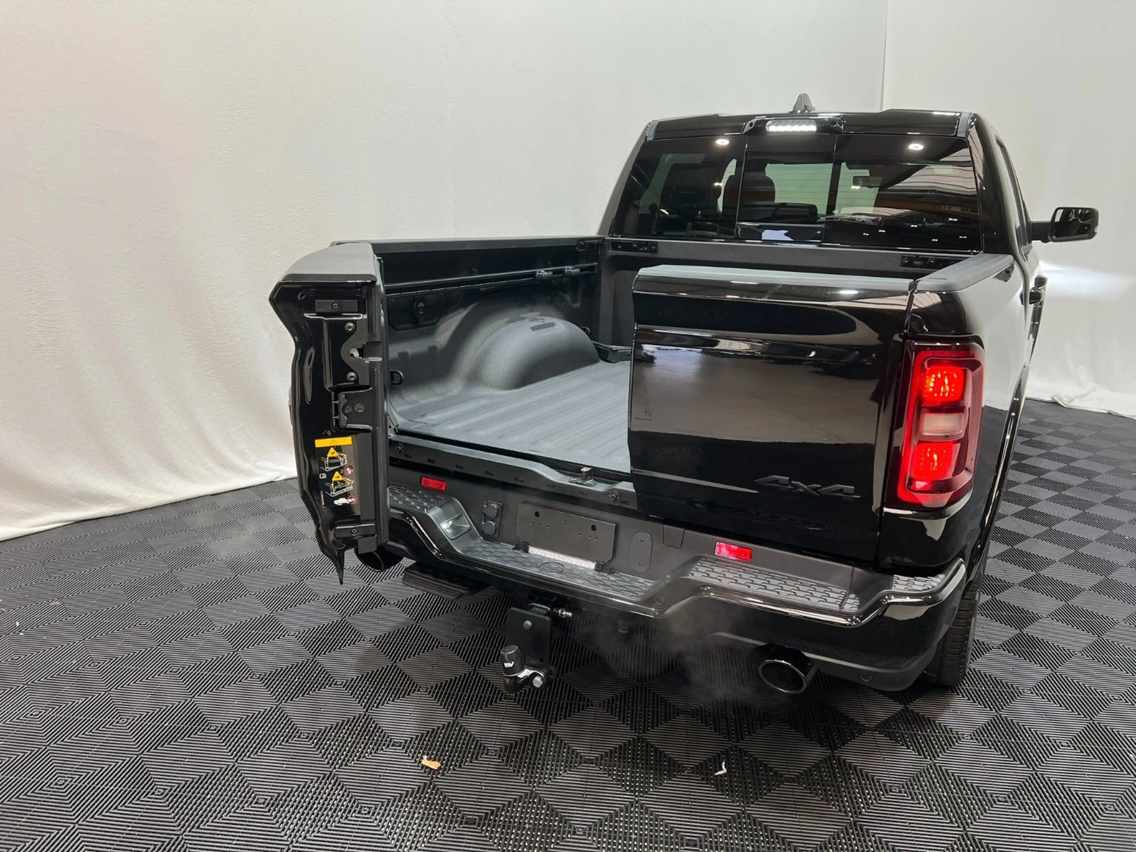 Dodge RAM 1500 Laramie Night Premium, LUFT/MFT*AKTION* — photo 7