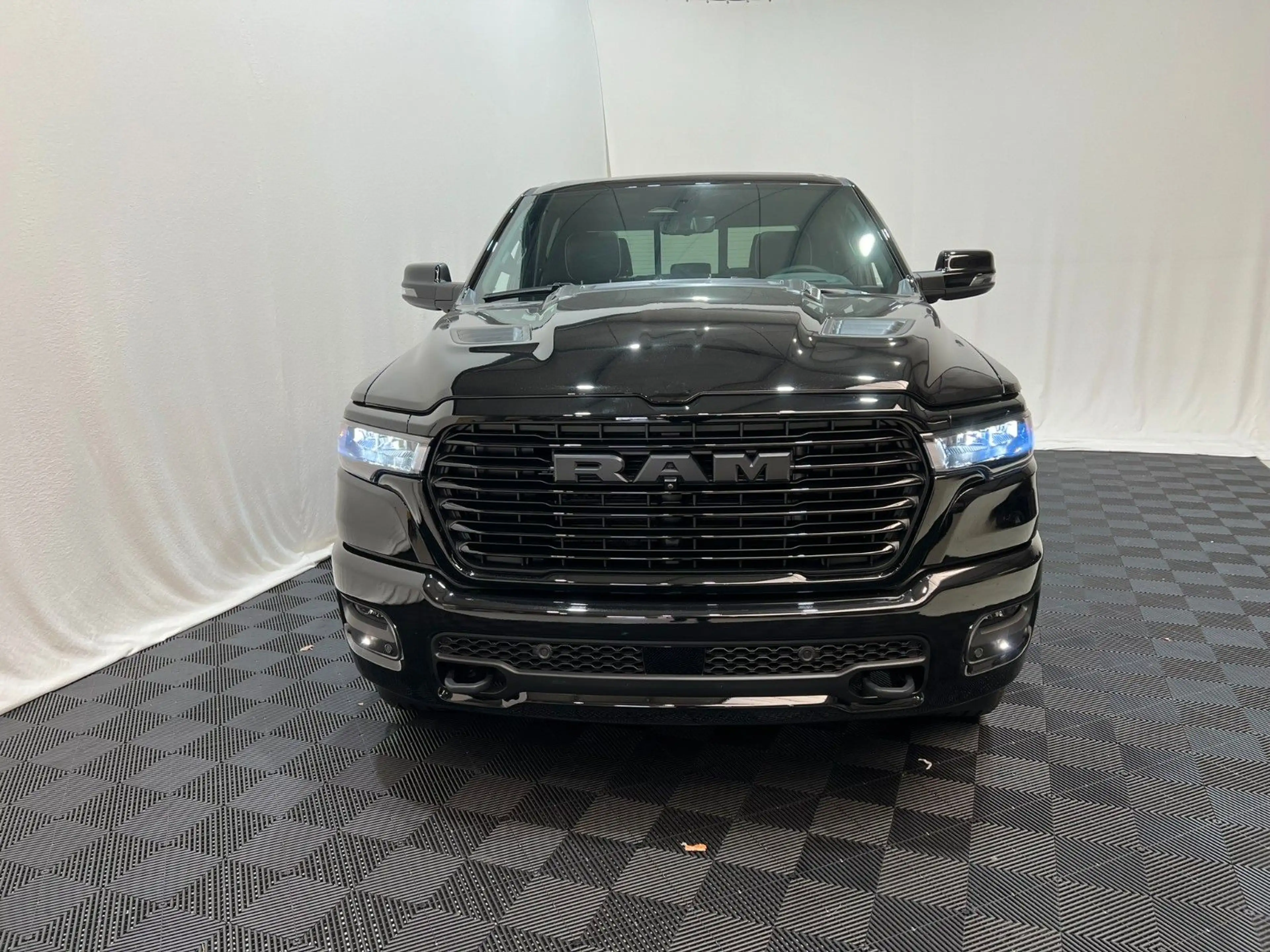 Dodge RAM 1500 Laramie Night Premium, LUFT/MFT*AKTION* — photo 3