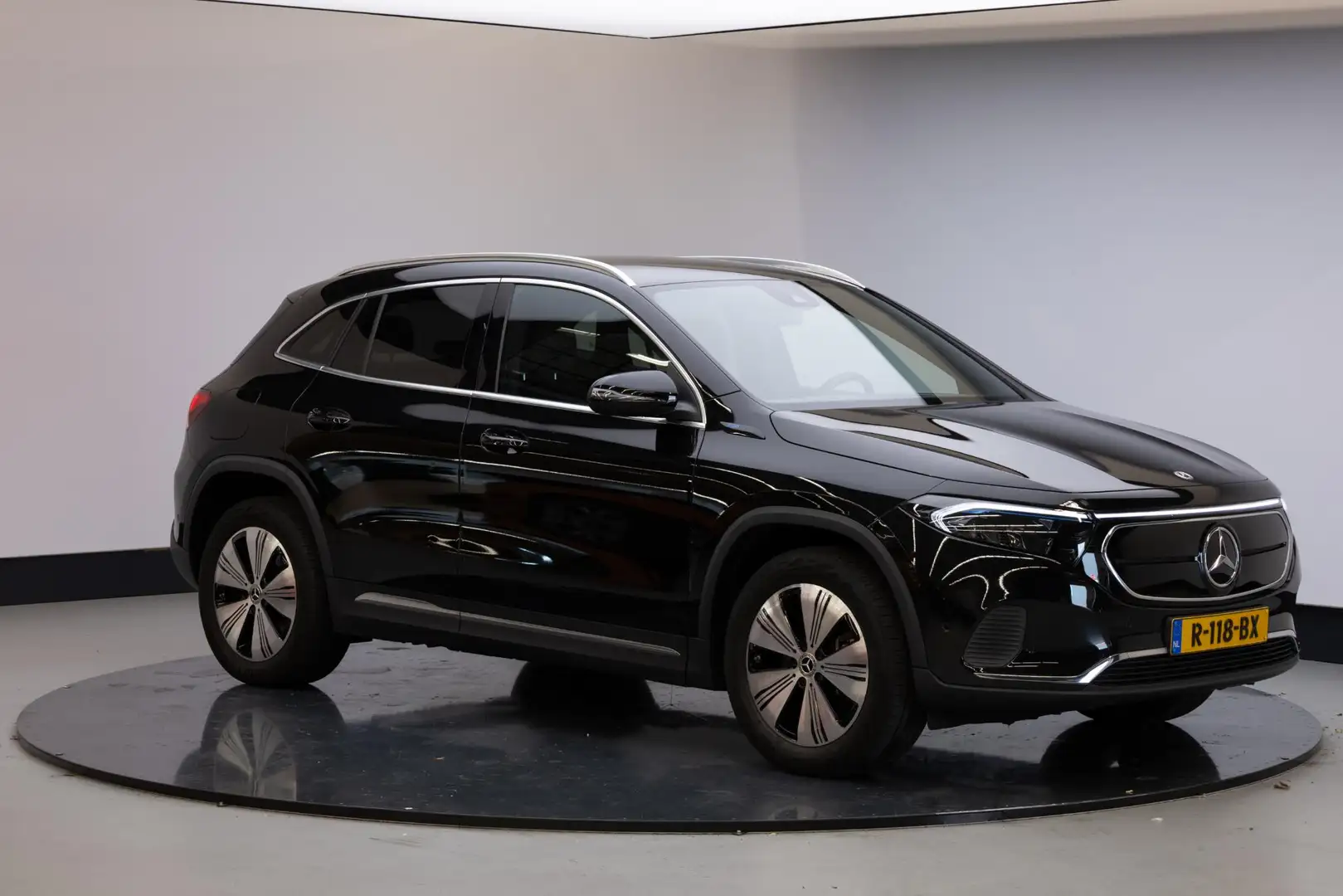 Mercedes-Benz EQA 250 67 kWh | Trekhaak | Zwart - 1