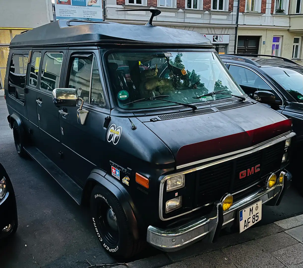 GMC Vandura Schwarz - 2