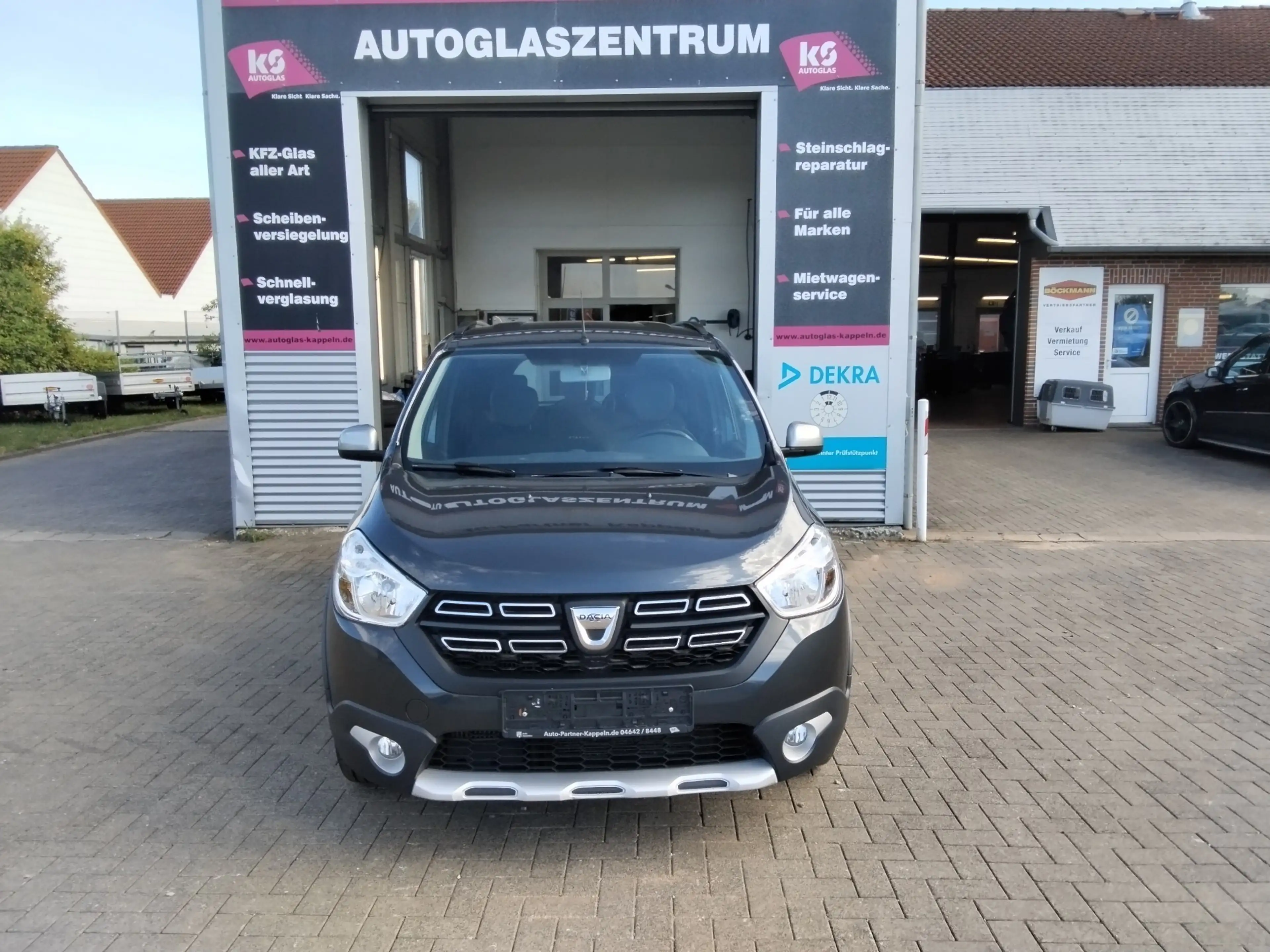 Dacia Lodgy 1.2TCe Stepway Celebration/1.Hnd./7-Sitzer/AHK/SHZ — photo 2
