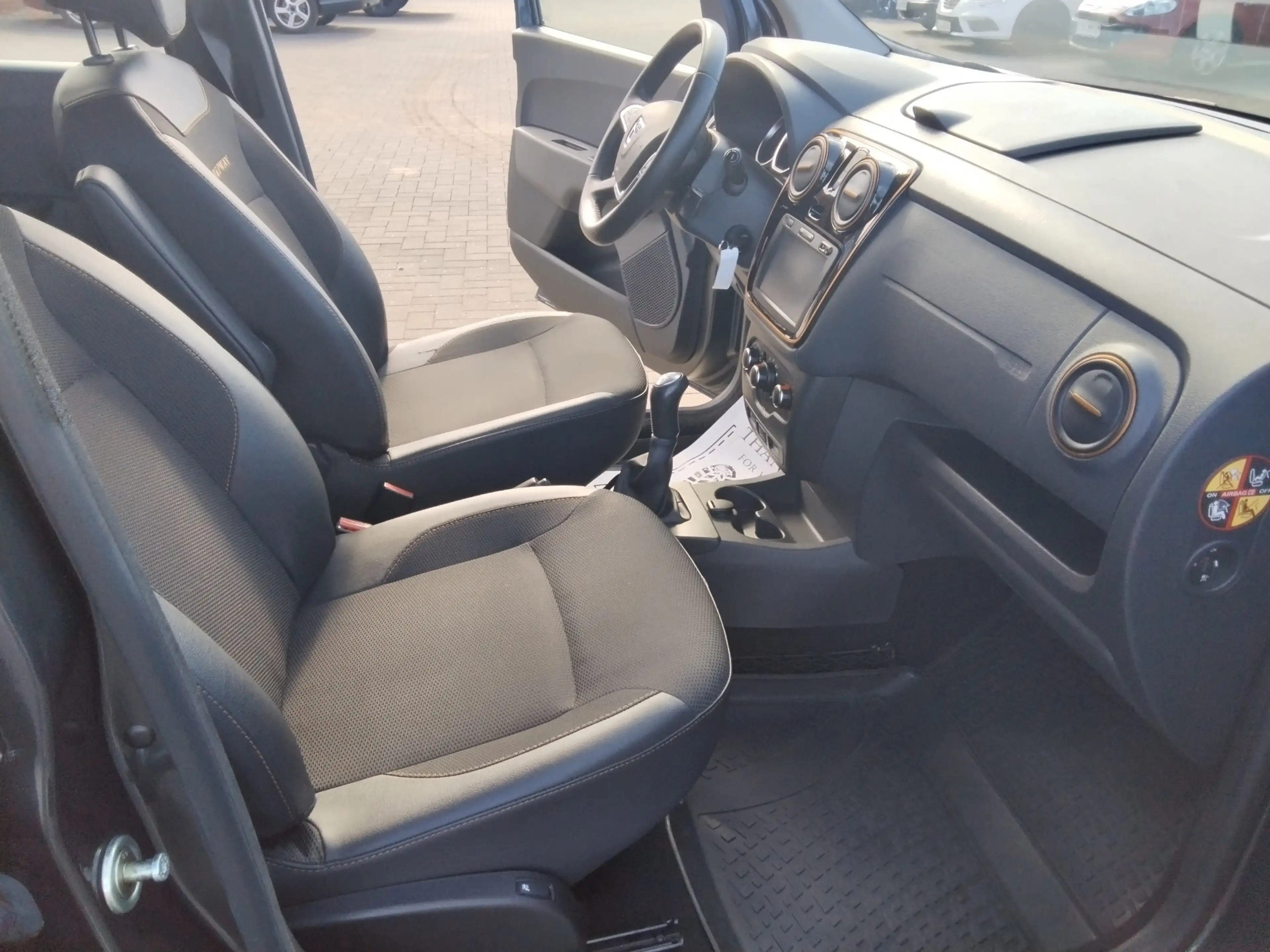 Dacia Lodgy 1.2TCe Stepway Celebration/1.Hnd./7-Sitzer/AHK/SHZ — photo 9