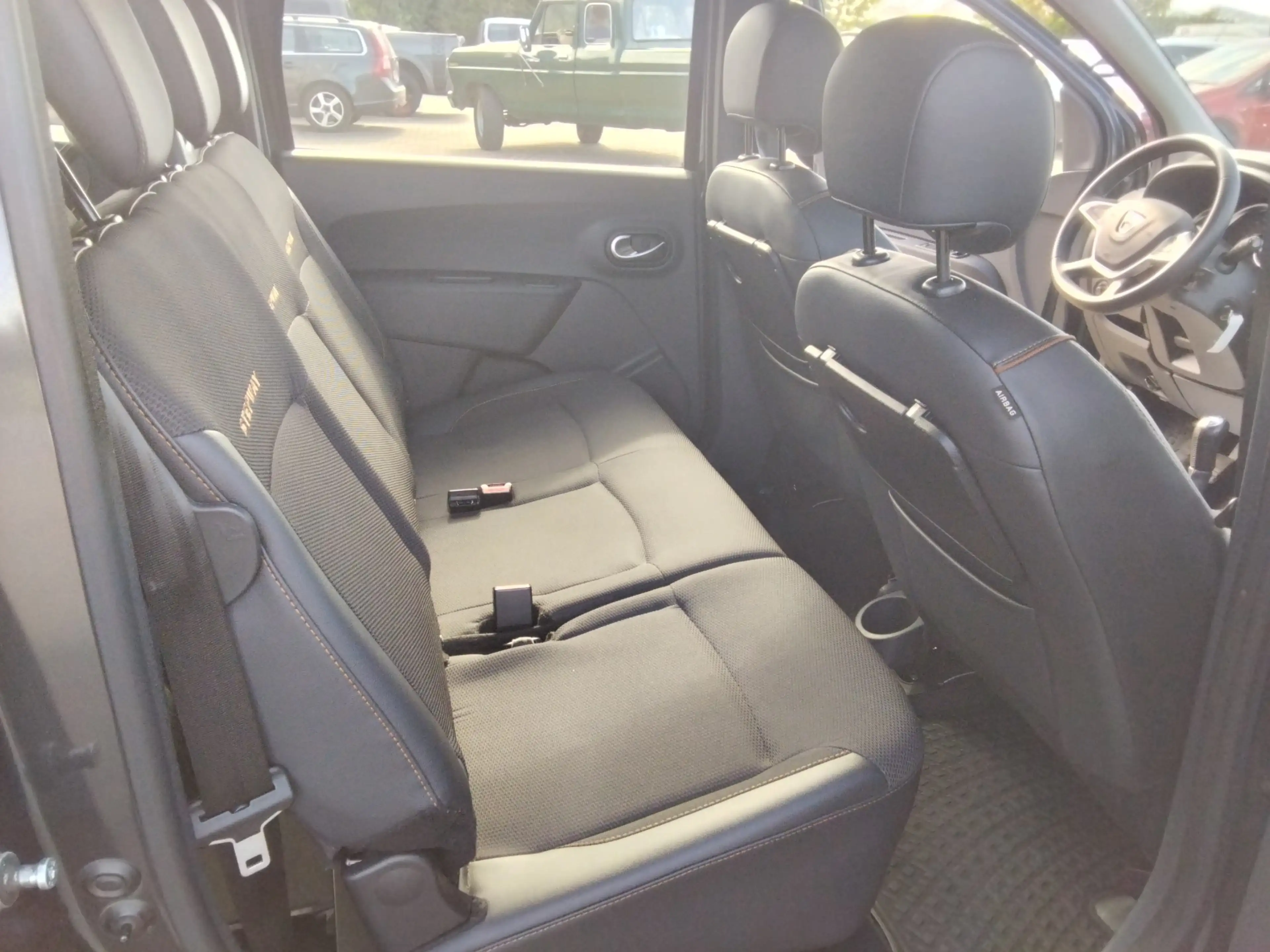 Dacia Lodgy 1.2TCe Stepway Celebration/1.Hnd./7-Sitzer/AHK/SHZ — photo 12