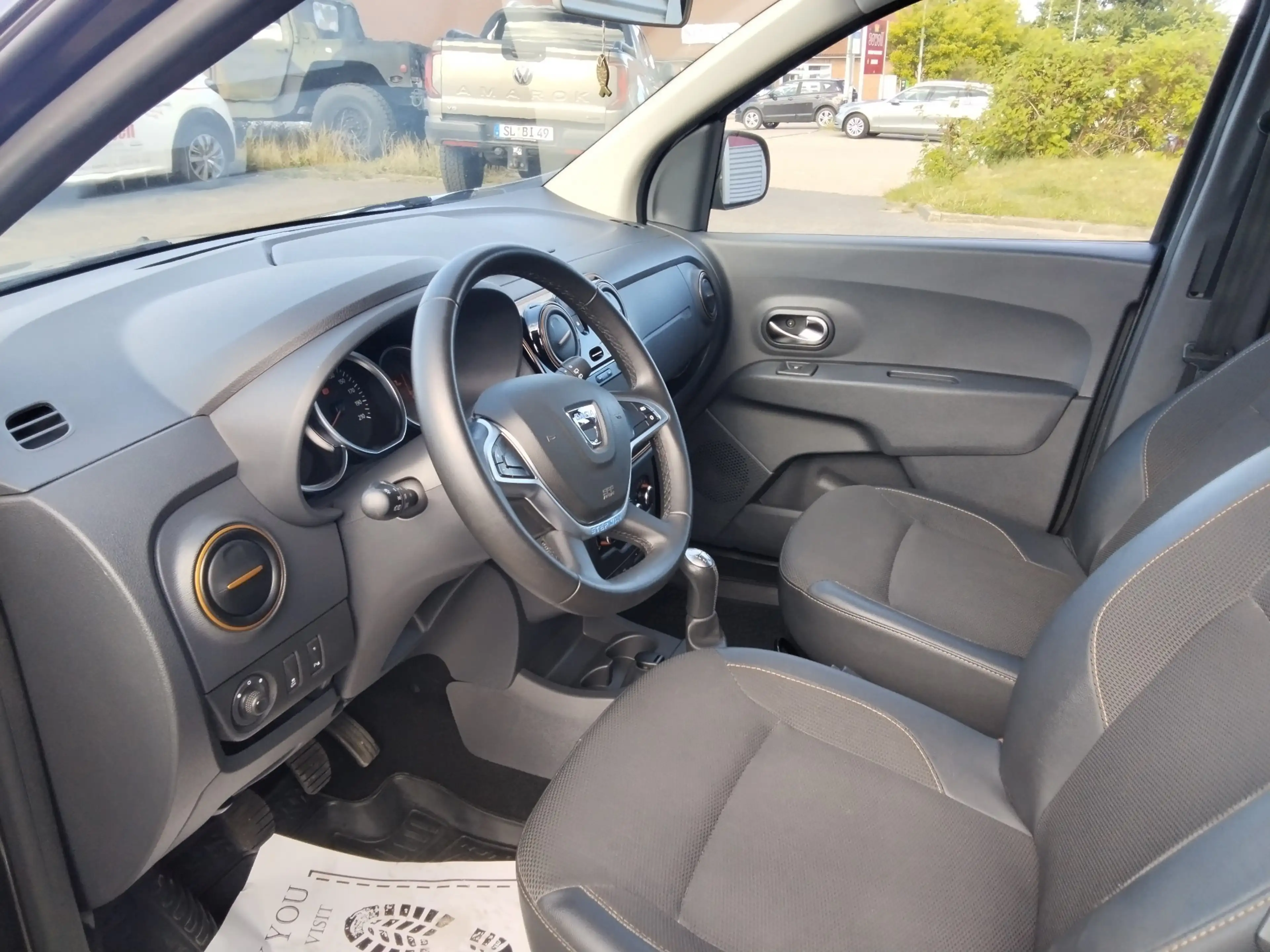 Dacia Lodgy 1.2TCe Stepway Celebration/1.Hnd./7-Sitzer/AHK/SHZ — photo 11