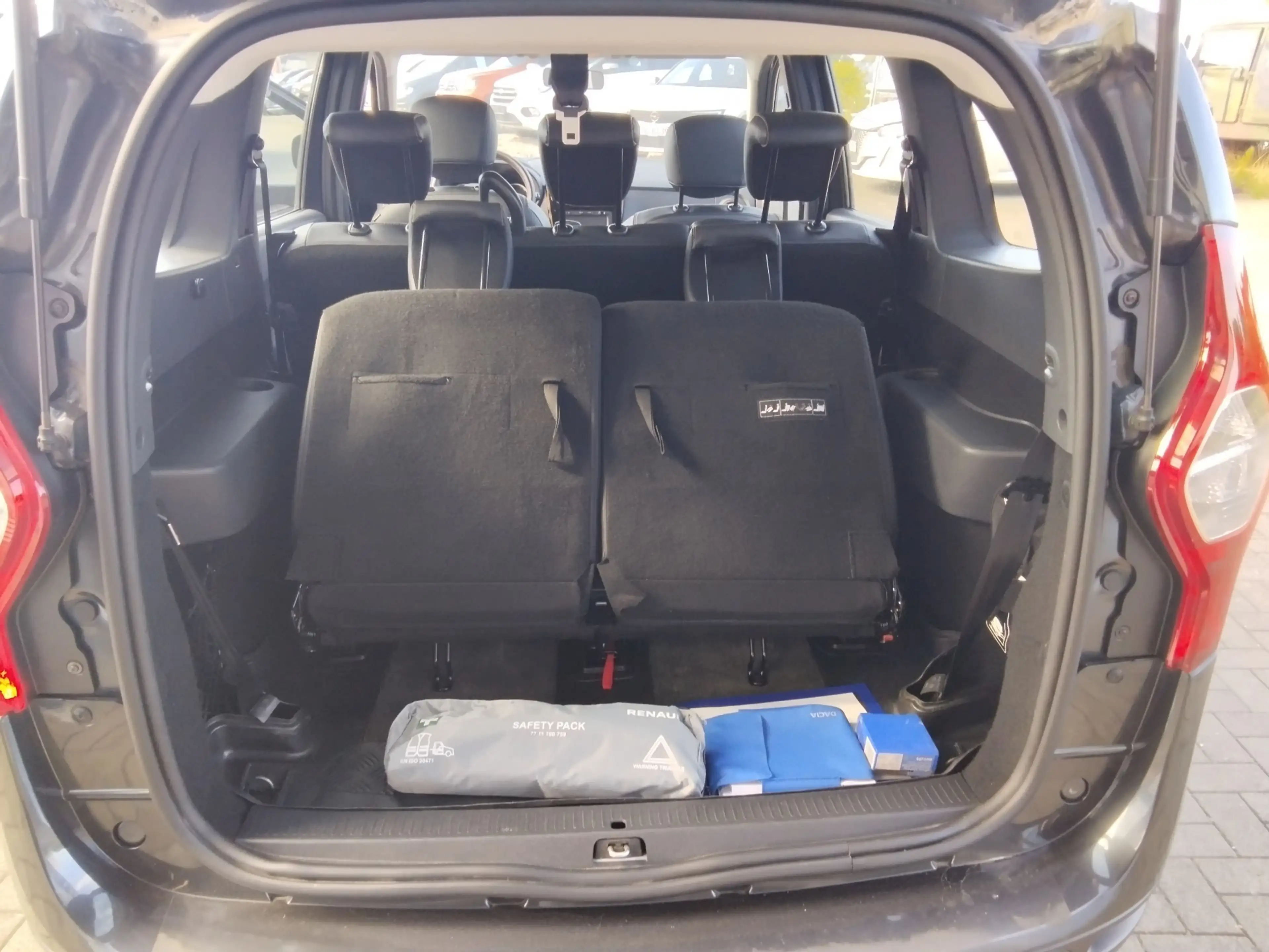 Dacia Lodgy 1.2TCe Stepway Celebration/1.Hnd./7-Sitzer/AHK/SHZ — photo 13