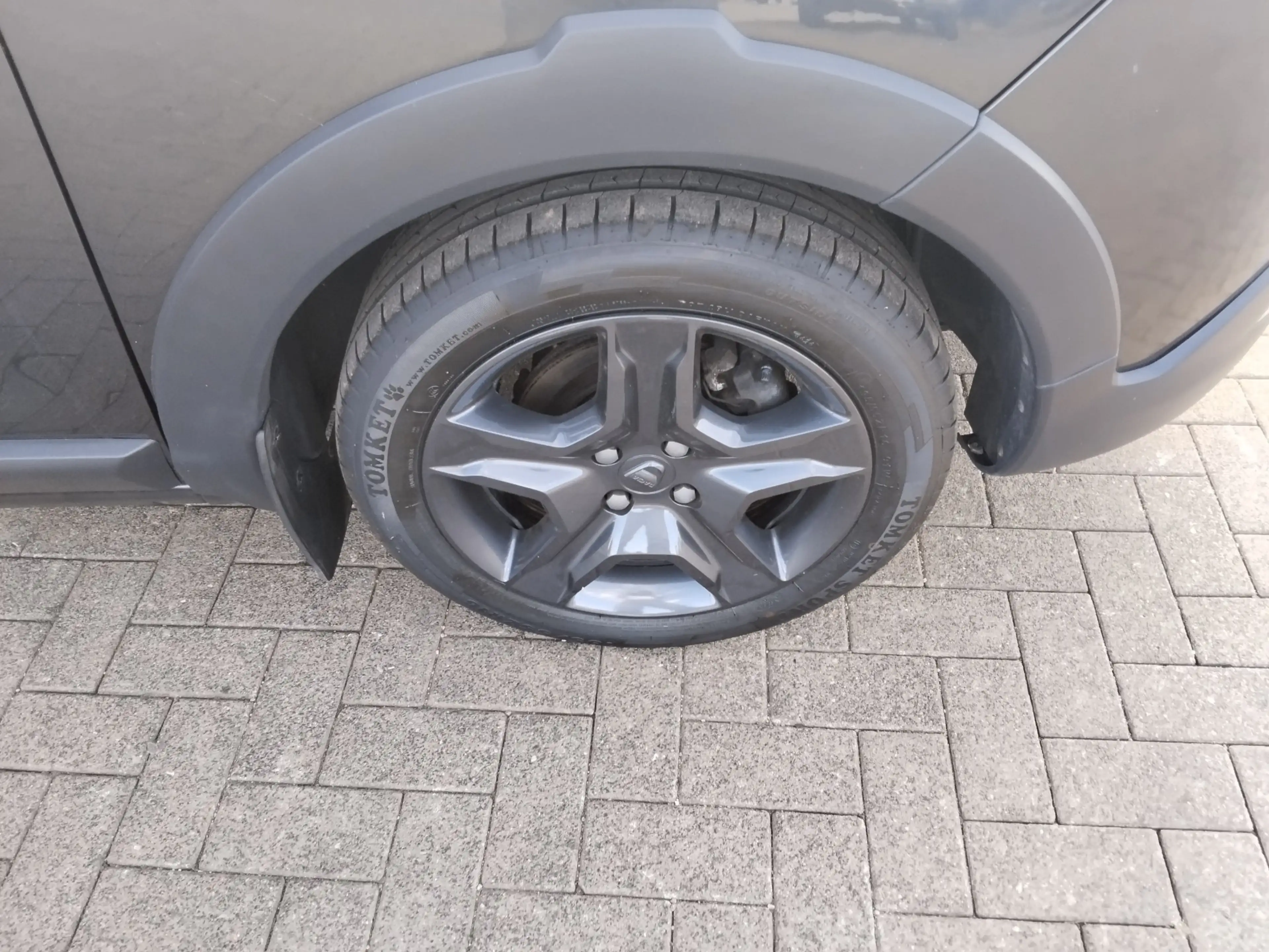 Dacia Lodgy 1.2TCe Stepway Celebration/1.Hnd./7-Sitzer/AHK/SHZ — photo 7