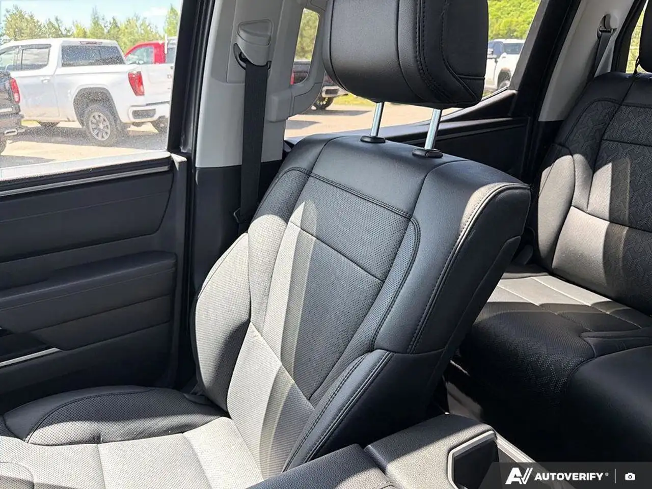 Toyota Tundra снимка Toyota Tundra