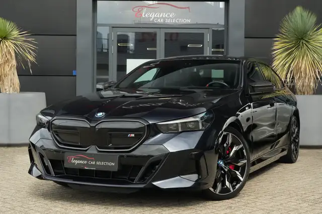 BMW i5 M60 xDrive 84 kWh 601pk Panoramadak/Bowers&Wilkins