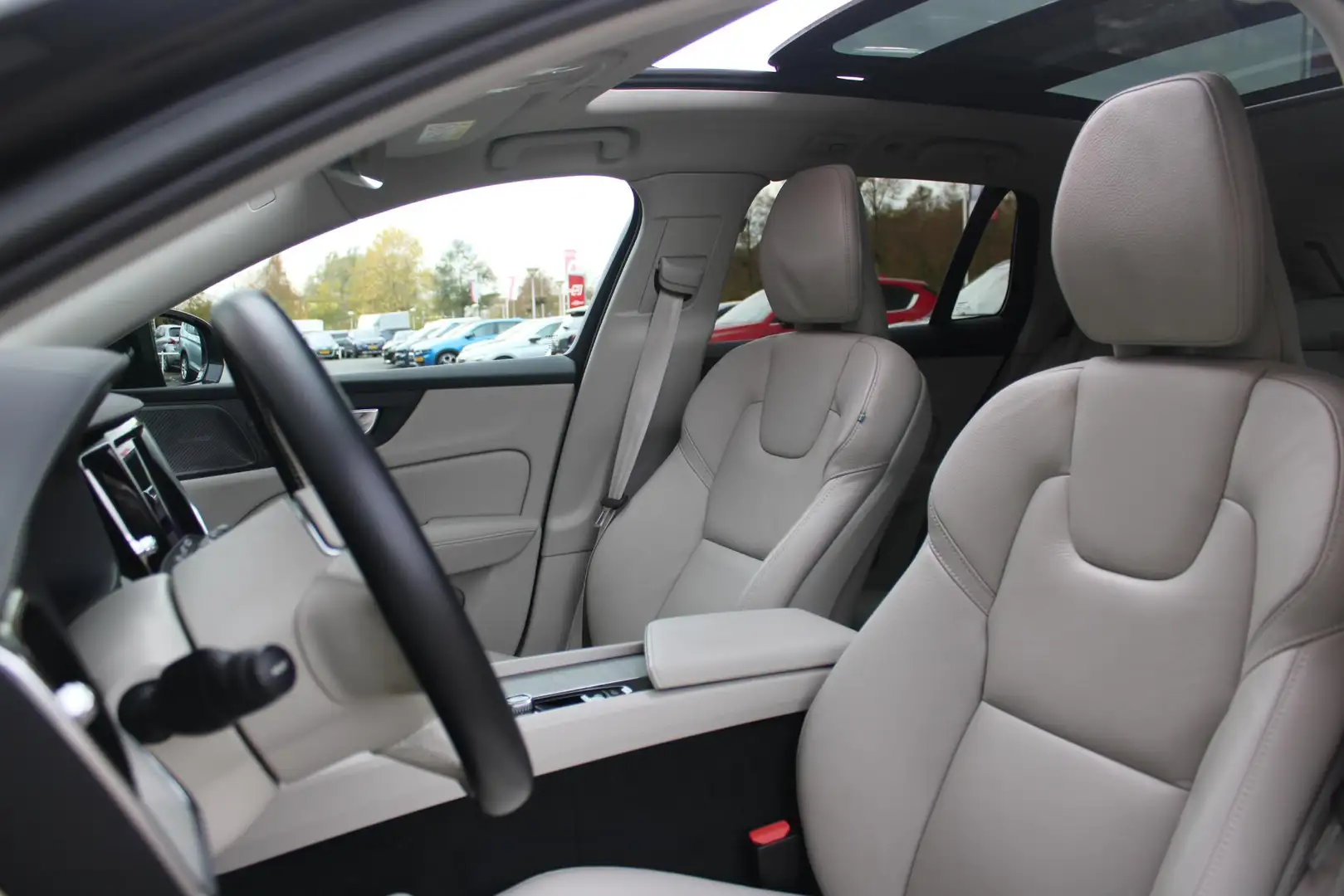 Volvo V60 Cross Country 2.0 B5 250PK CROSSCOUNTRY AWD Ultimate AWD (VIERWI Nero - 2