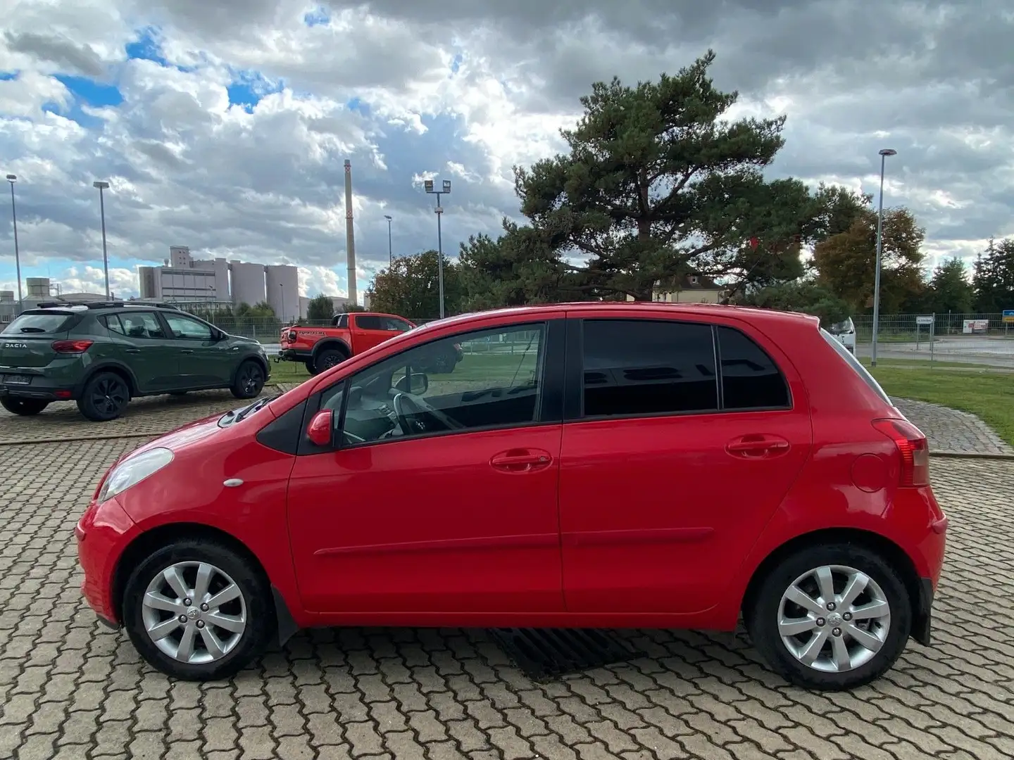 Toyota Yaris Sol Rouge - 2