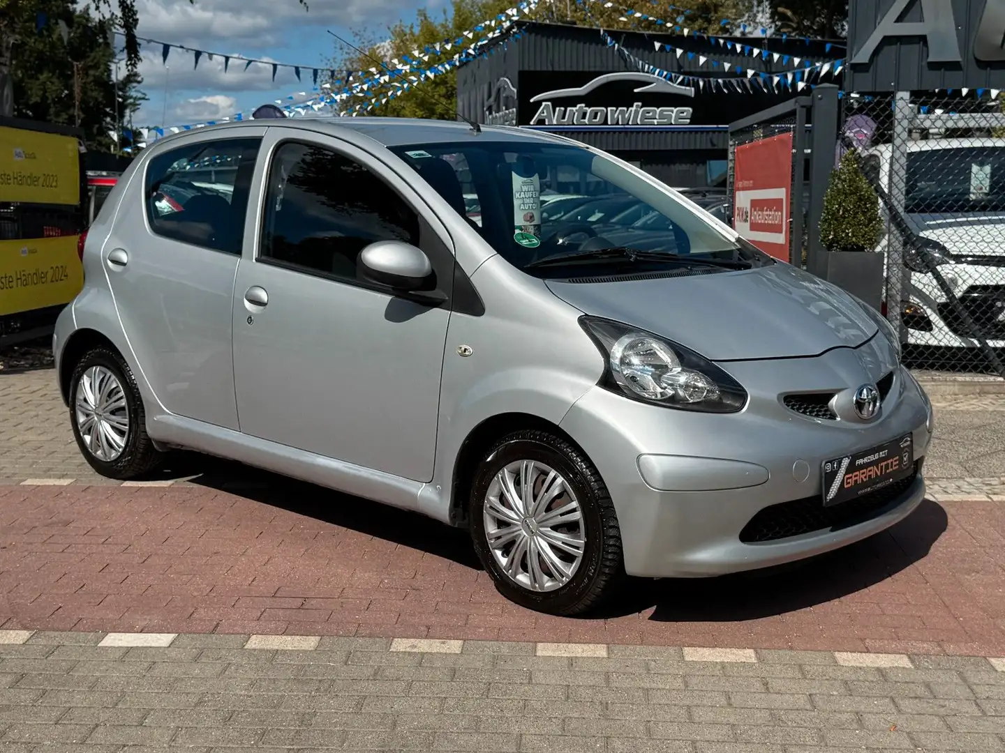 Toyota Aygo 1.0 Cool Klima*Allwetter*E-Paket*TÜV NEU* Срібний - 1