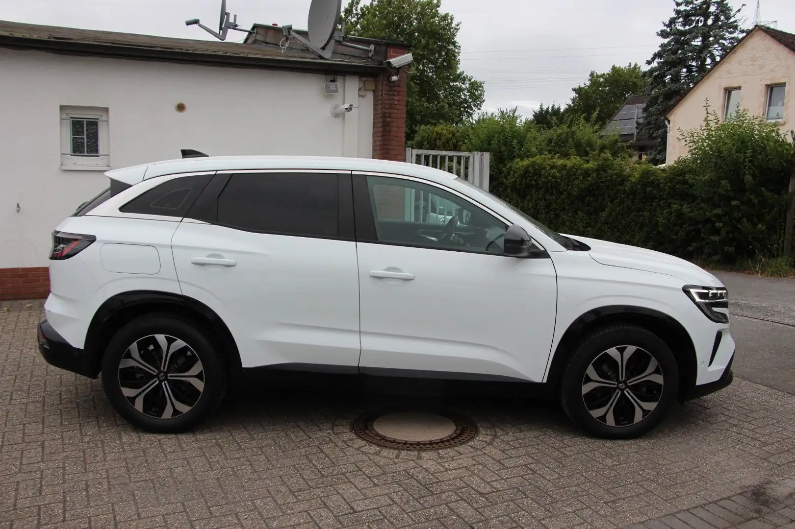 Renault Austral Mild Hybrid 140 CVT Equilibre /65630 Weiß - 2