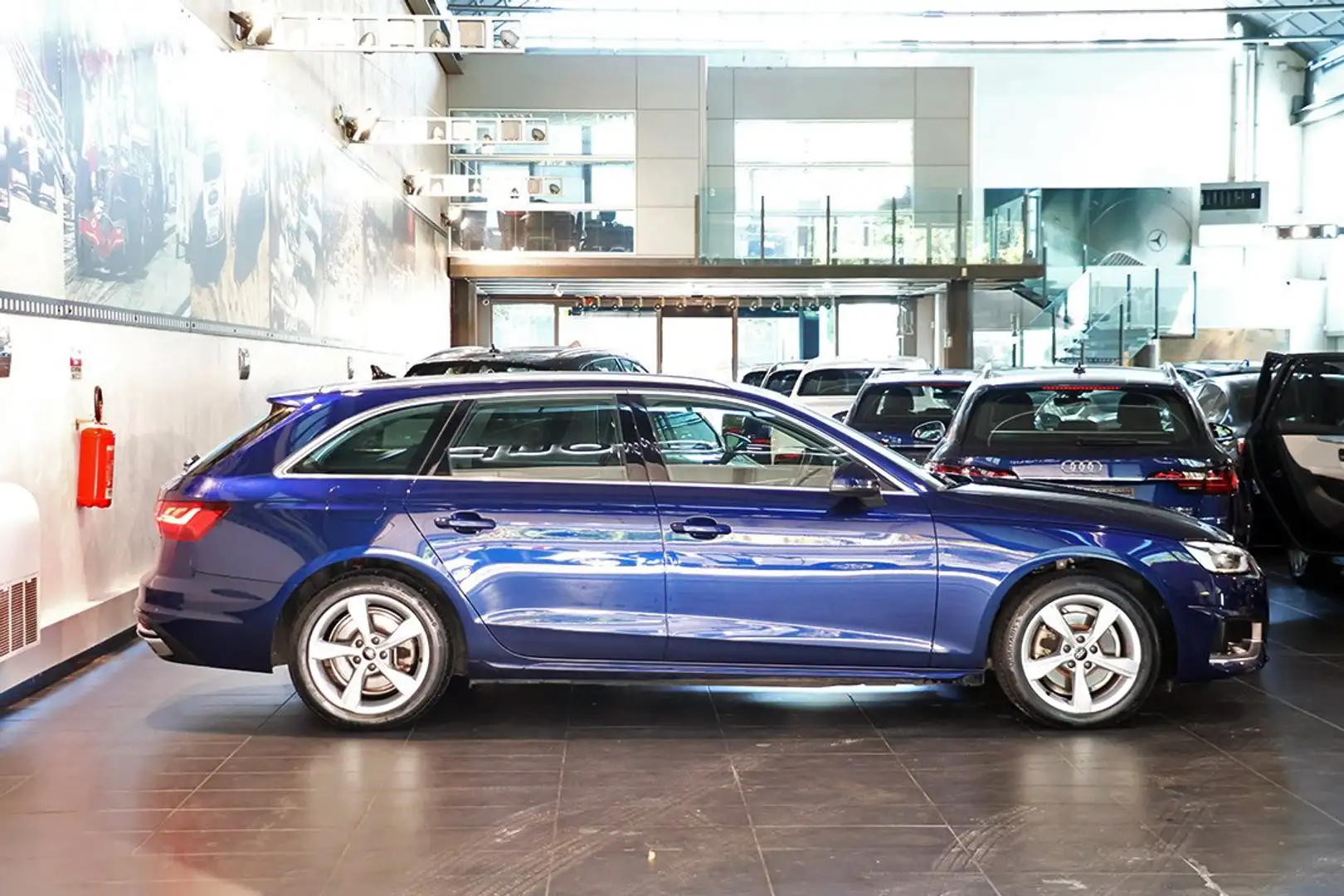 Audi A4 35 TDI Avant S-Tronic Business Advanced - FULL LED Blau - 2