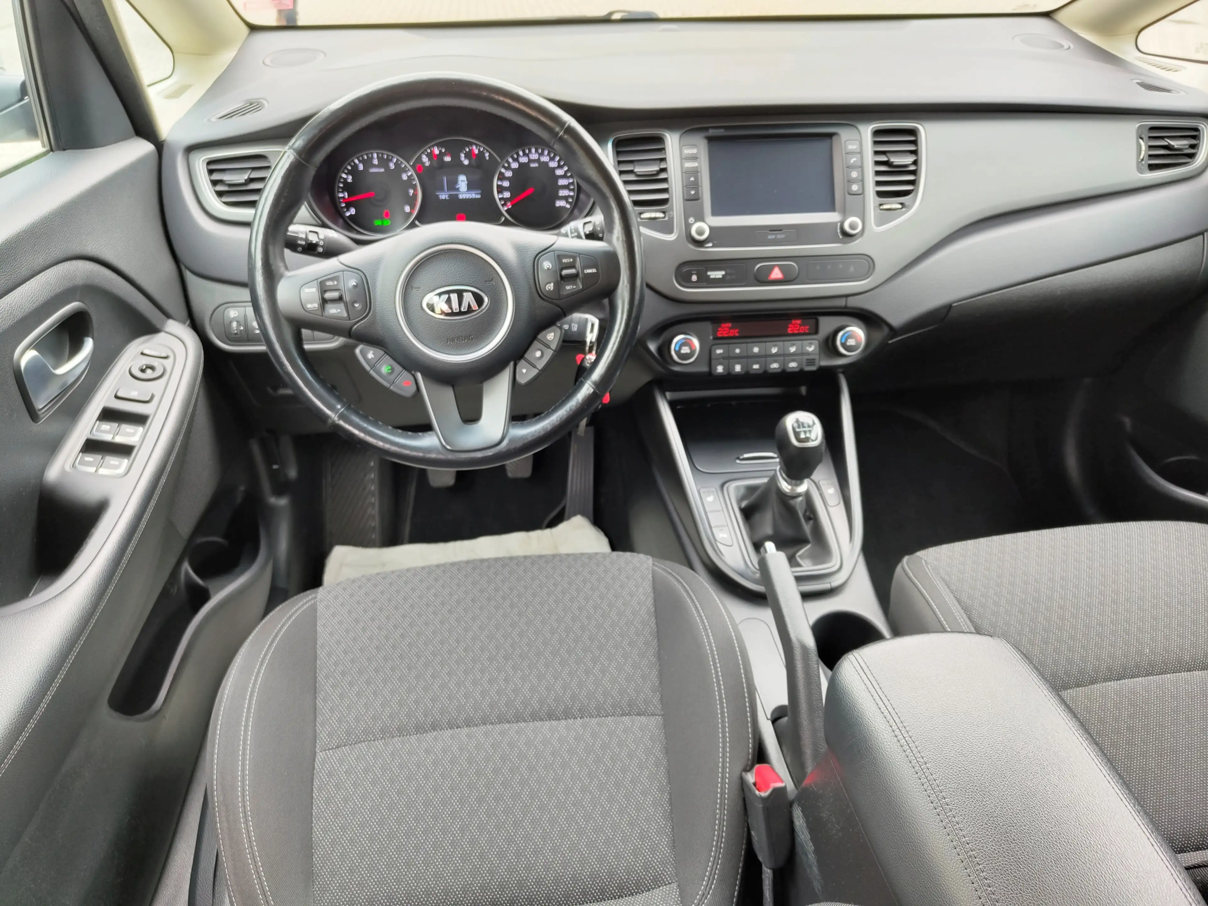 Kia Carens Dream Team Navi-Klima-SHZG-1.Hd.-wenig km — photo 13