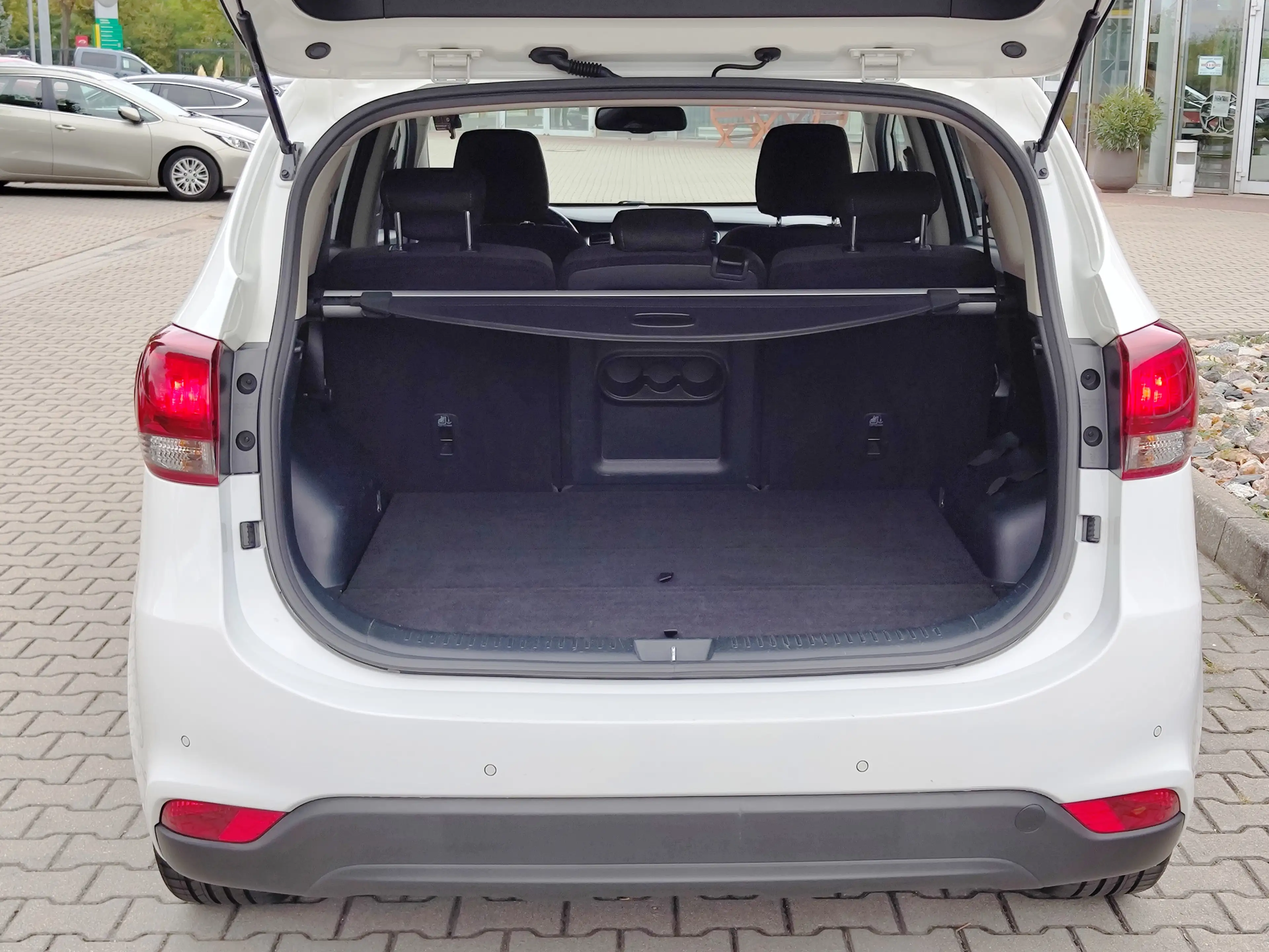 Kia Carens Dream Team Navi-Klima-SHZG-1.Hd.-wenig km — photo 8