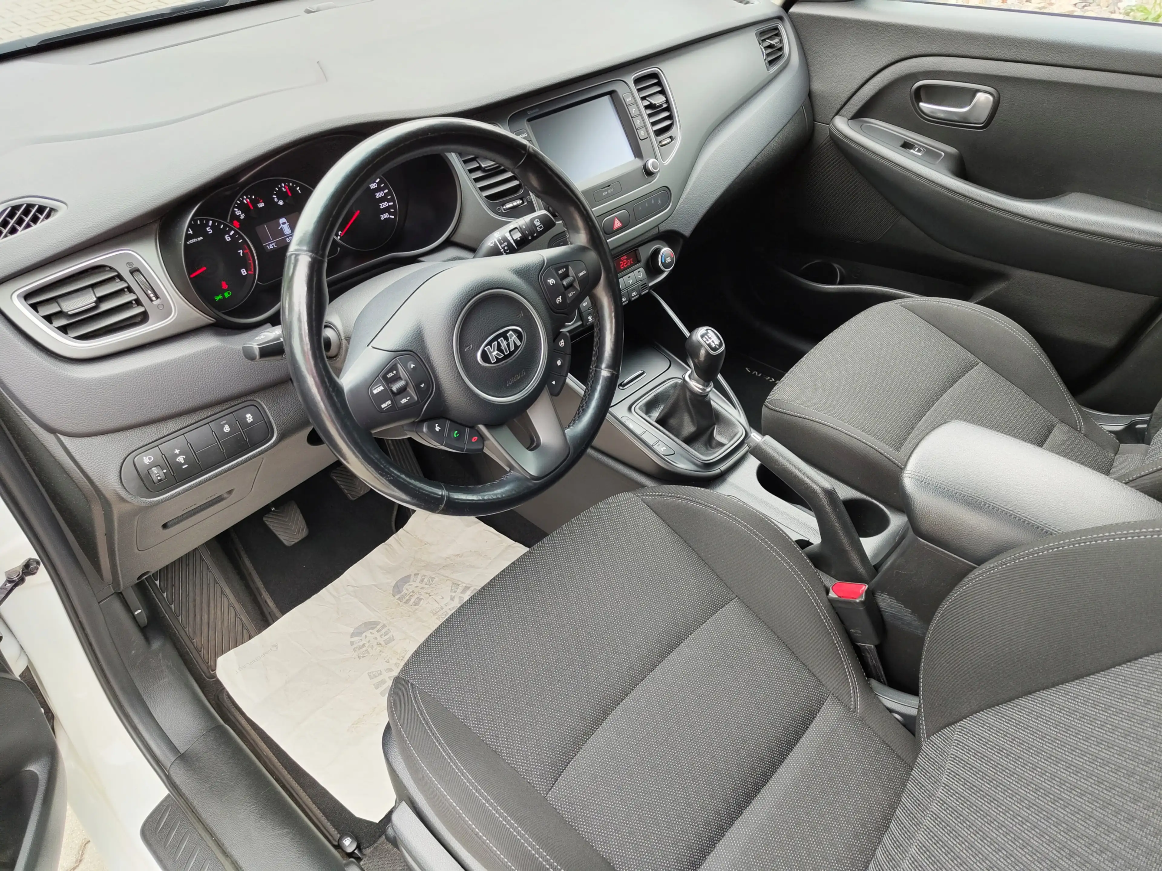Kia Carens Dream Team Navi-Klima-SHZG-1.Hd.-wenig km — photo 9