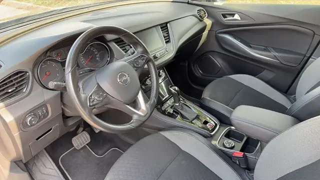 Opel Grandland X view 8