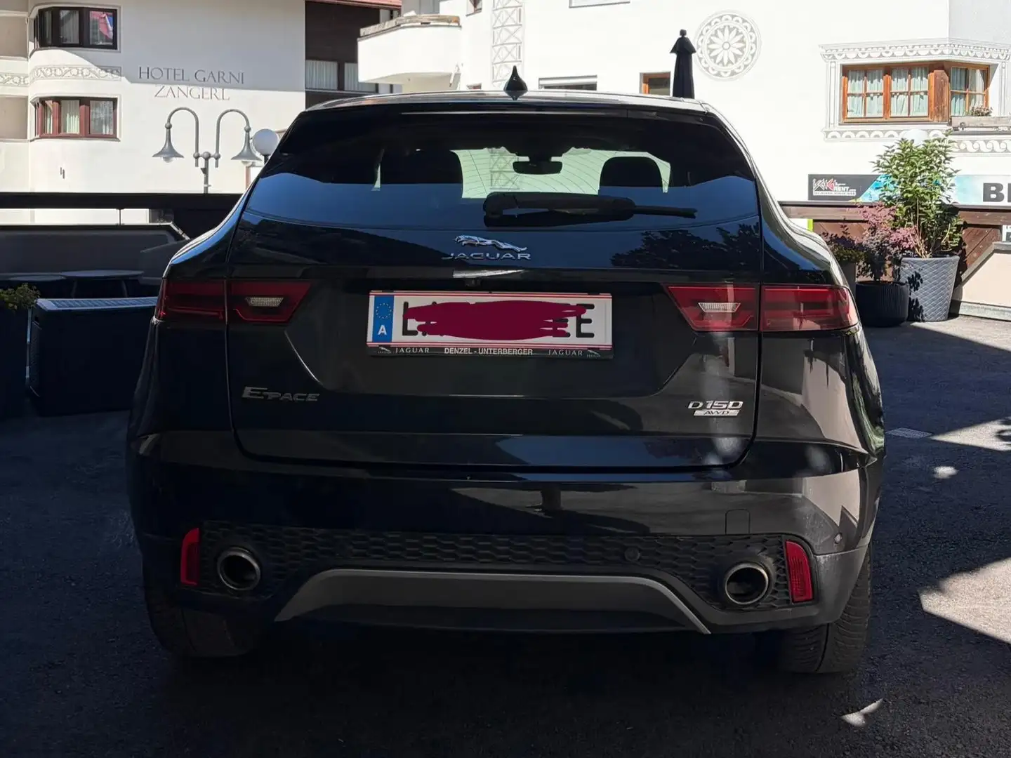 Jaguar E-Pace E-Pace 2.0DI4 D150 SE AWD Aut. SE Schwarz - 2