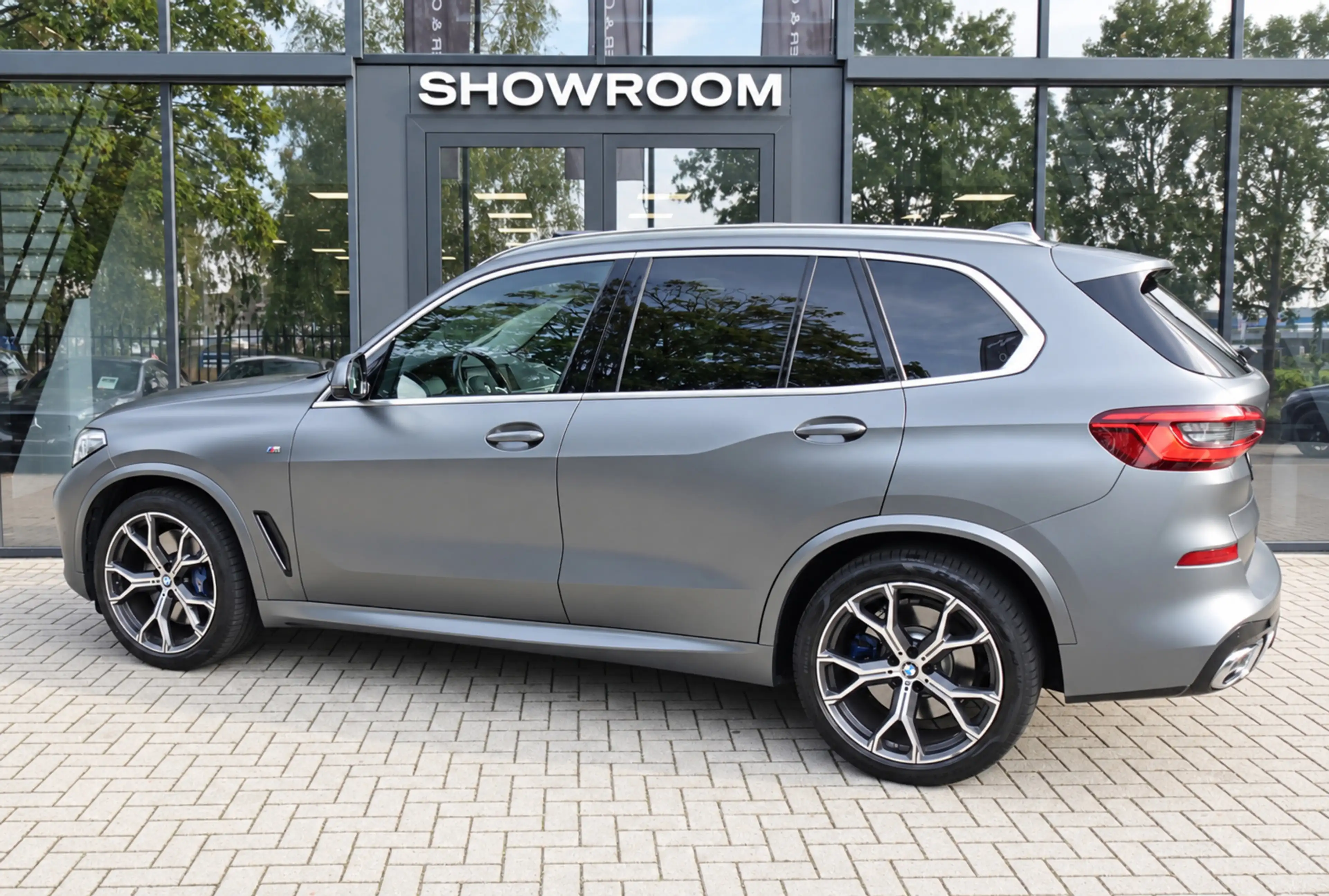 BMW X5 XDrive30d Executive PANO LASER MASSAGE — photo 2