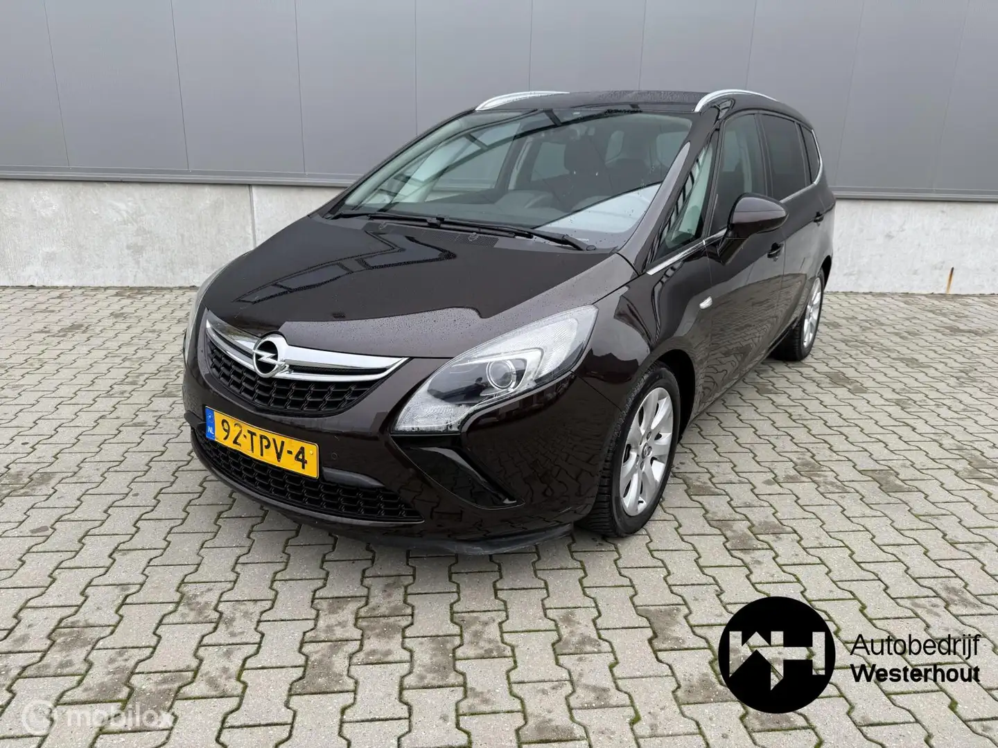Opel Zafira Tourer 1.4 Edition Navi Parkeersensoren 140PK! Bruin - 2