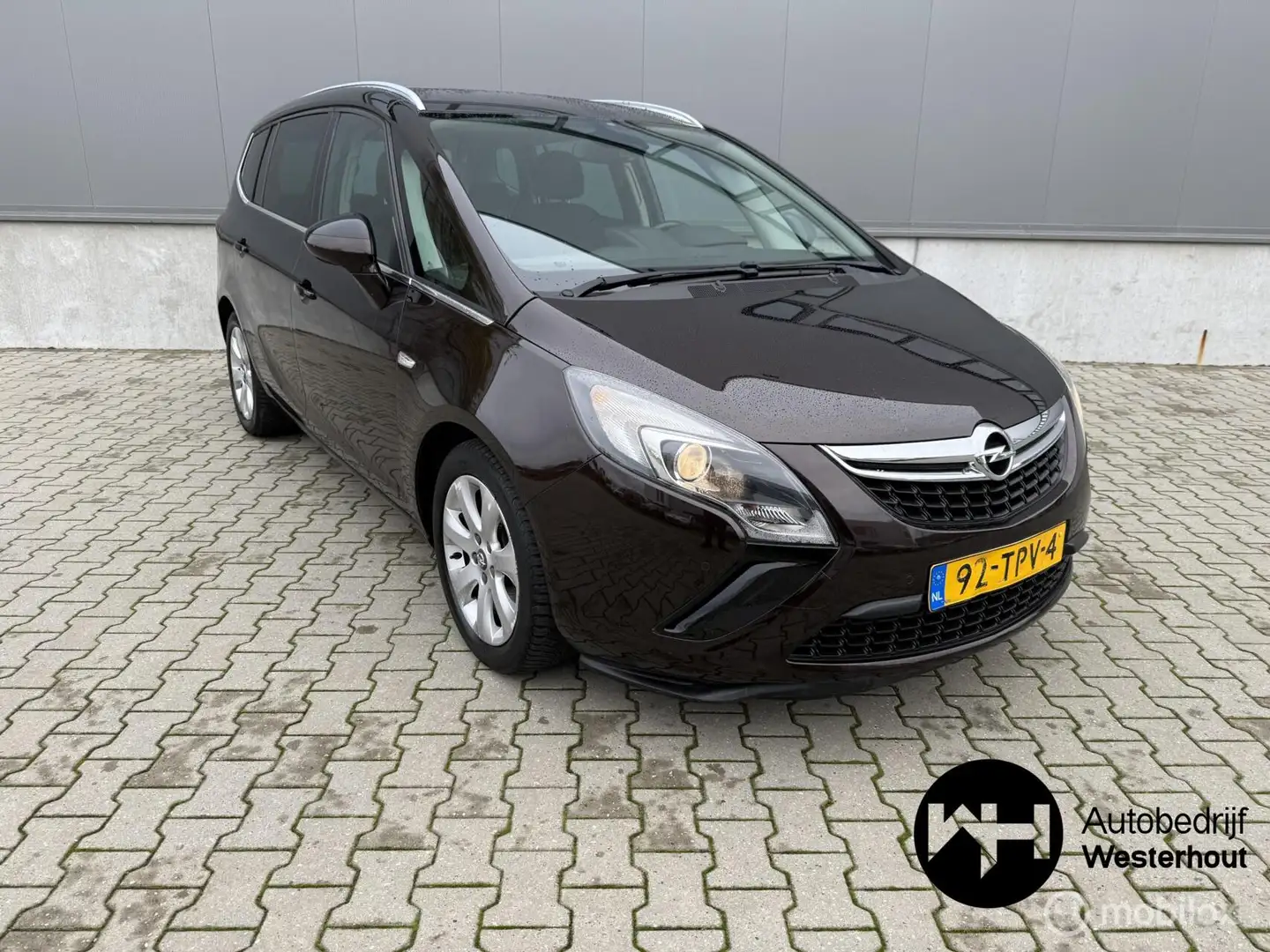 Opel Zafira Tourer 1.4 Edition Navi Parkeersensoren 140PK! Bruin - 1
