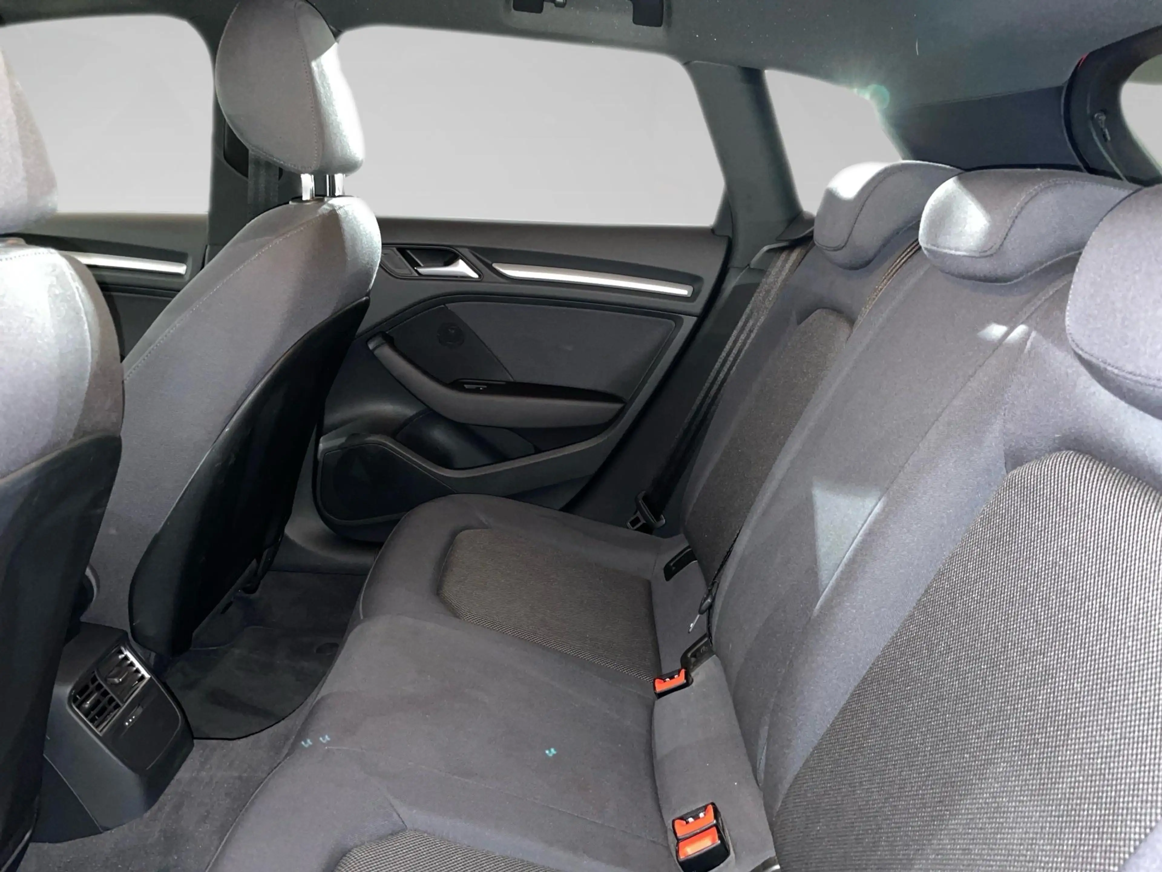 Audi A3 35 TFSI edition one Sportback — photo 11
