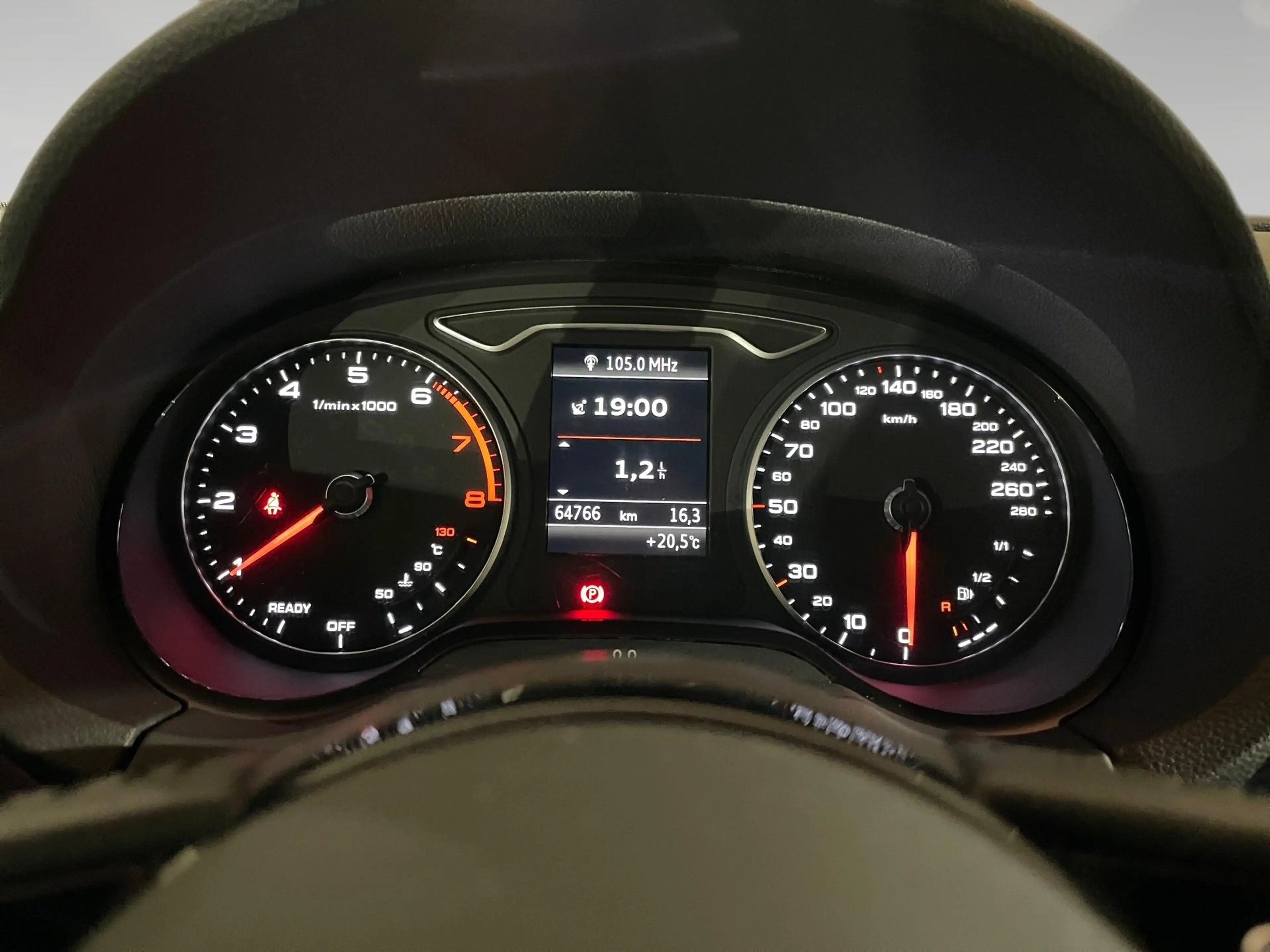 Audi A3 35 TFSI edition one Sportback — photo 2