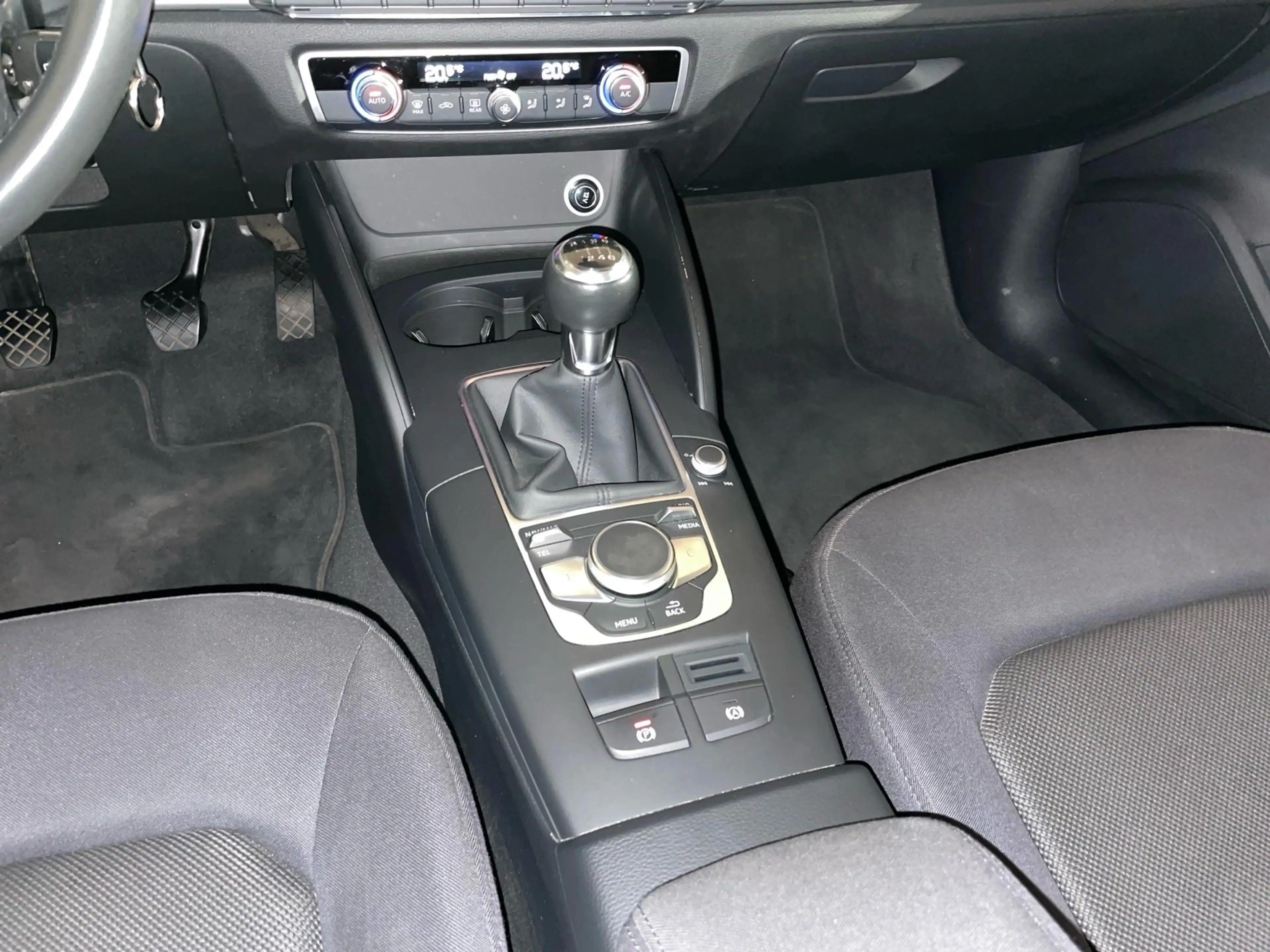 Audi A3 35 TFSI edition one Sportback — photo 10