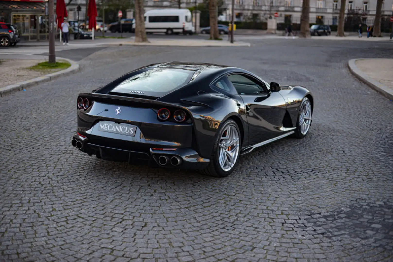 Ferrari 812 Superfast *Configuration exceptionnelle/Entretiens exclusifs Ferrari* Grau - 2