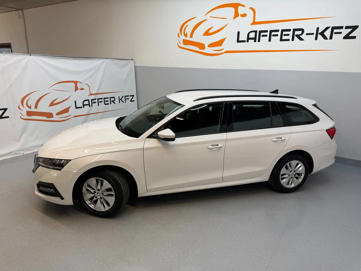Skoda Octavia Combi Ambition 2,0 TDI DSG SITZHZG APP PDC TEMP Weiß - 2