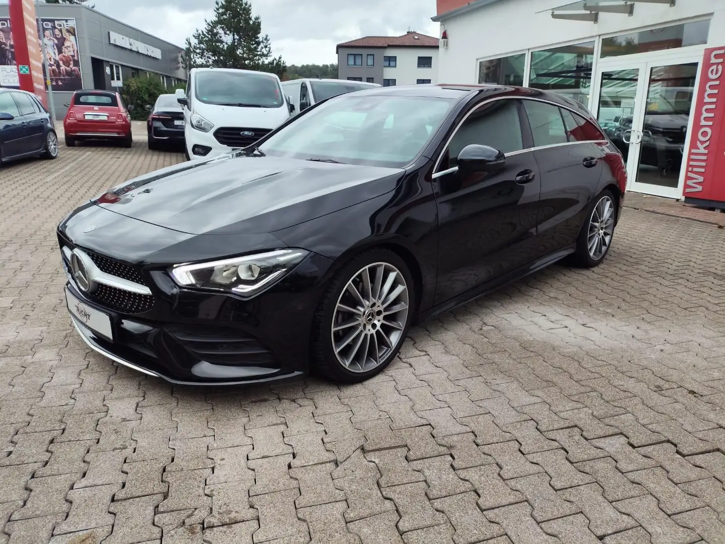 Mercedes-Benz CLA 180 Shooting Brake AMG Line Navi SHZ LED PDC Negru - 2