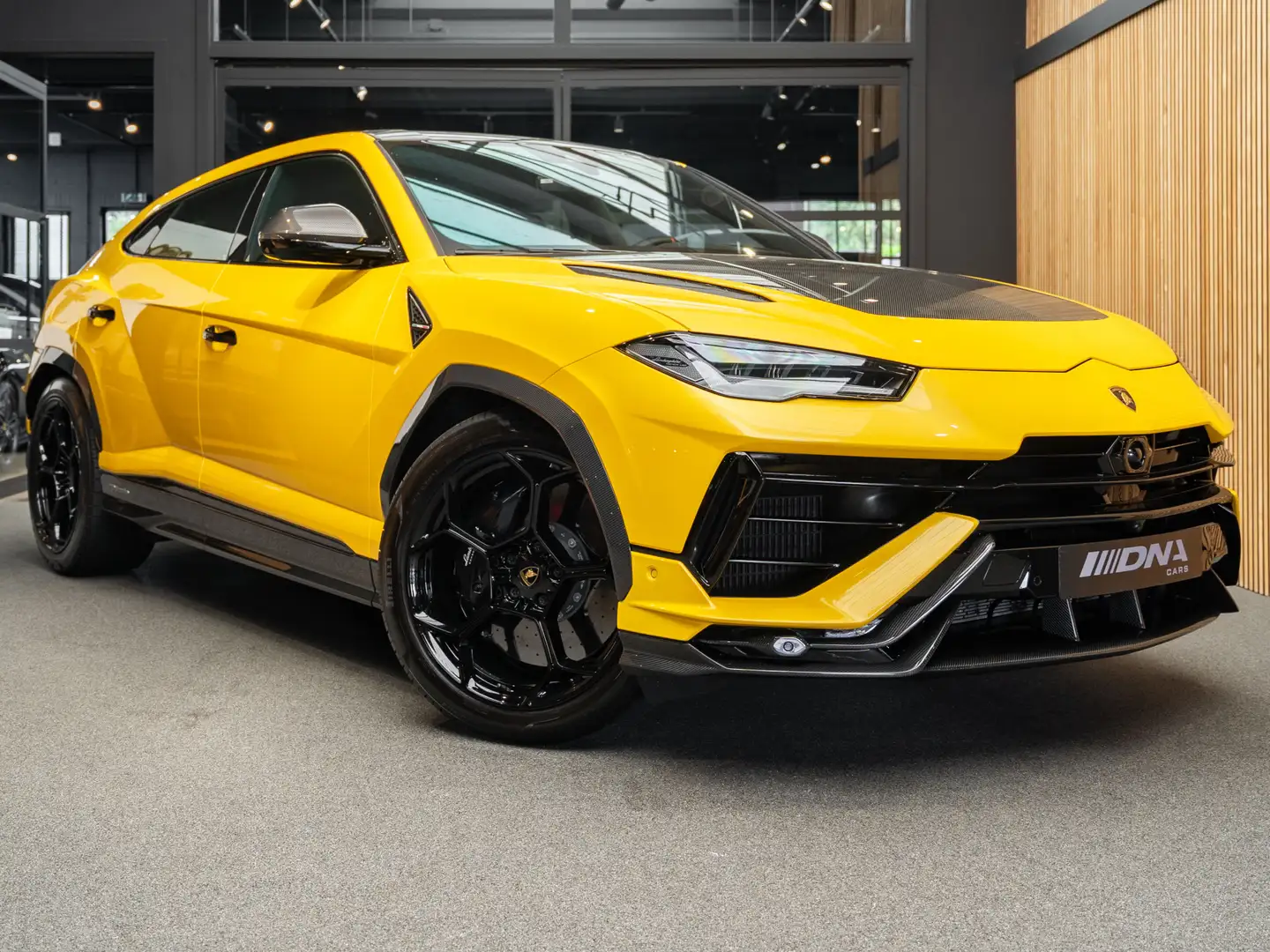 Lamborghini Urus Performante Full Carbon Massage 4.0 V8 Bang & Oluf Jaune - 1