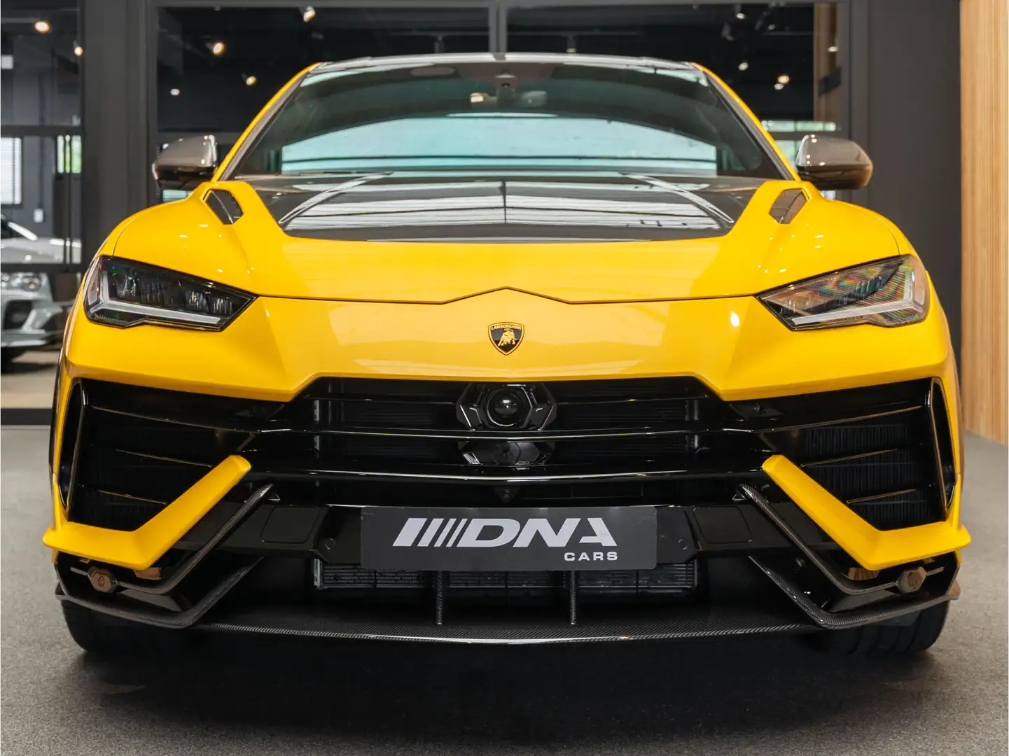 Lamborghini Urus Performante Full Carbon Massage 4.0 V8 Bang & Oluf Jaune - 2