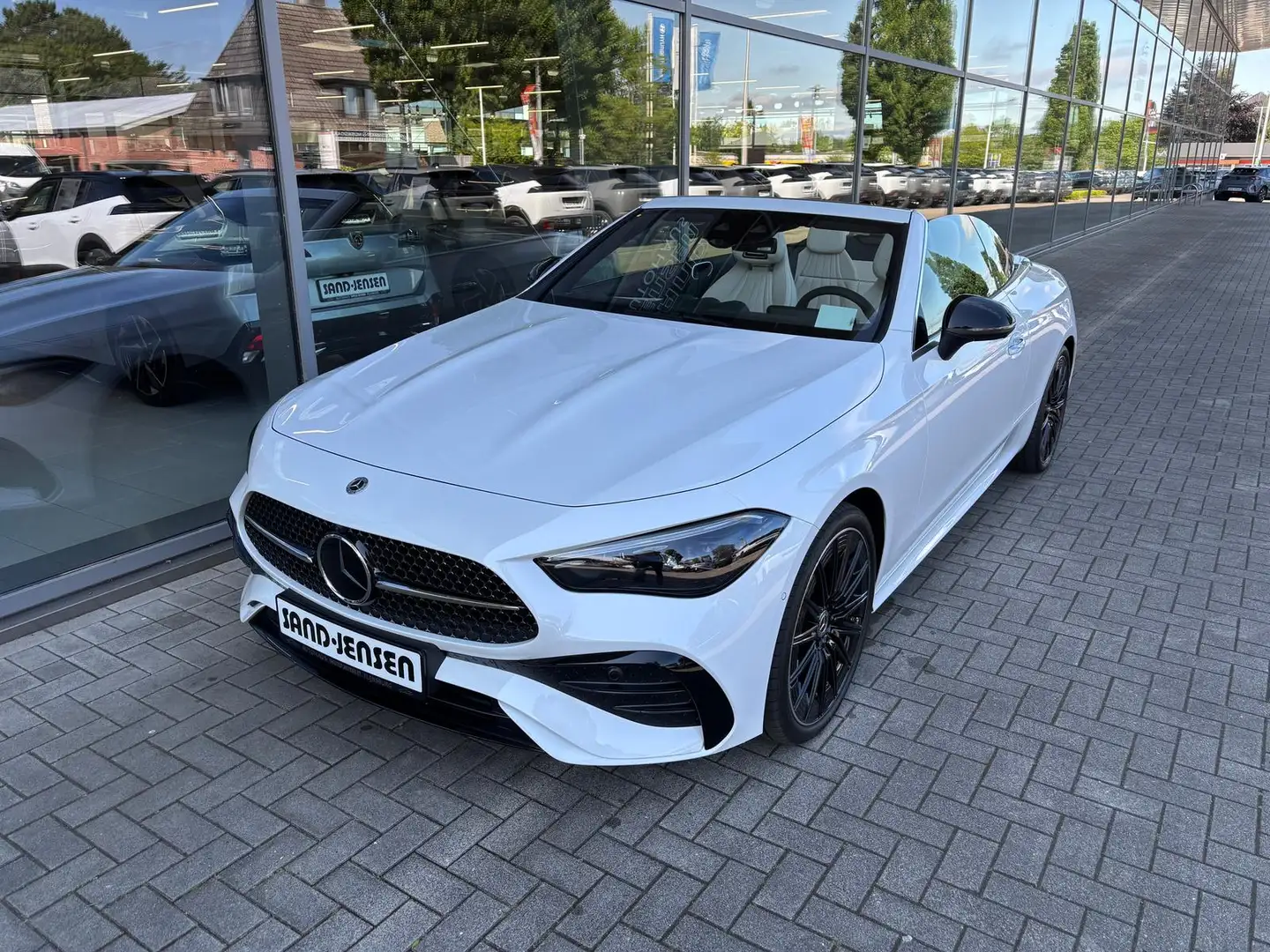 Mercedes-Benz CLE 300 4M Cabriolet AMG Line Premium AHK Burm Biały - 2