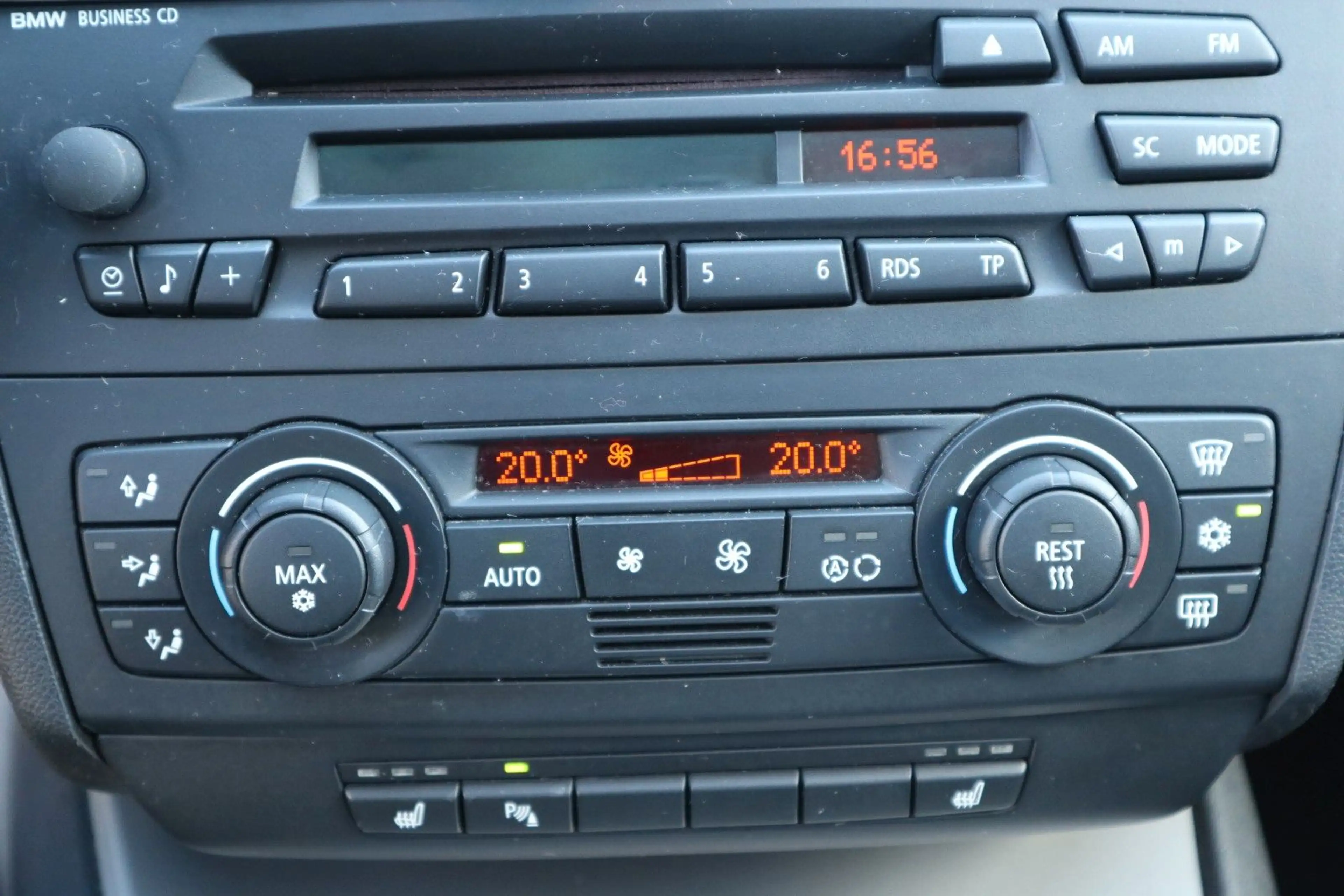 BMW 118 i Automatik Leder eGSD Steuerkette & TÜV NEU — photo 20