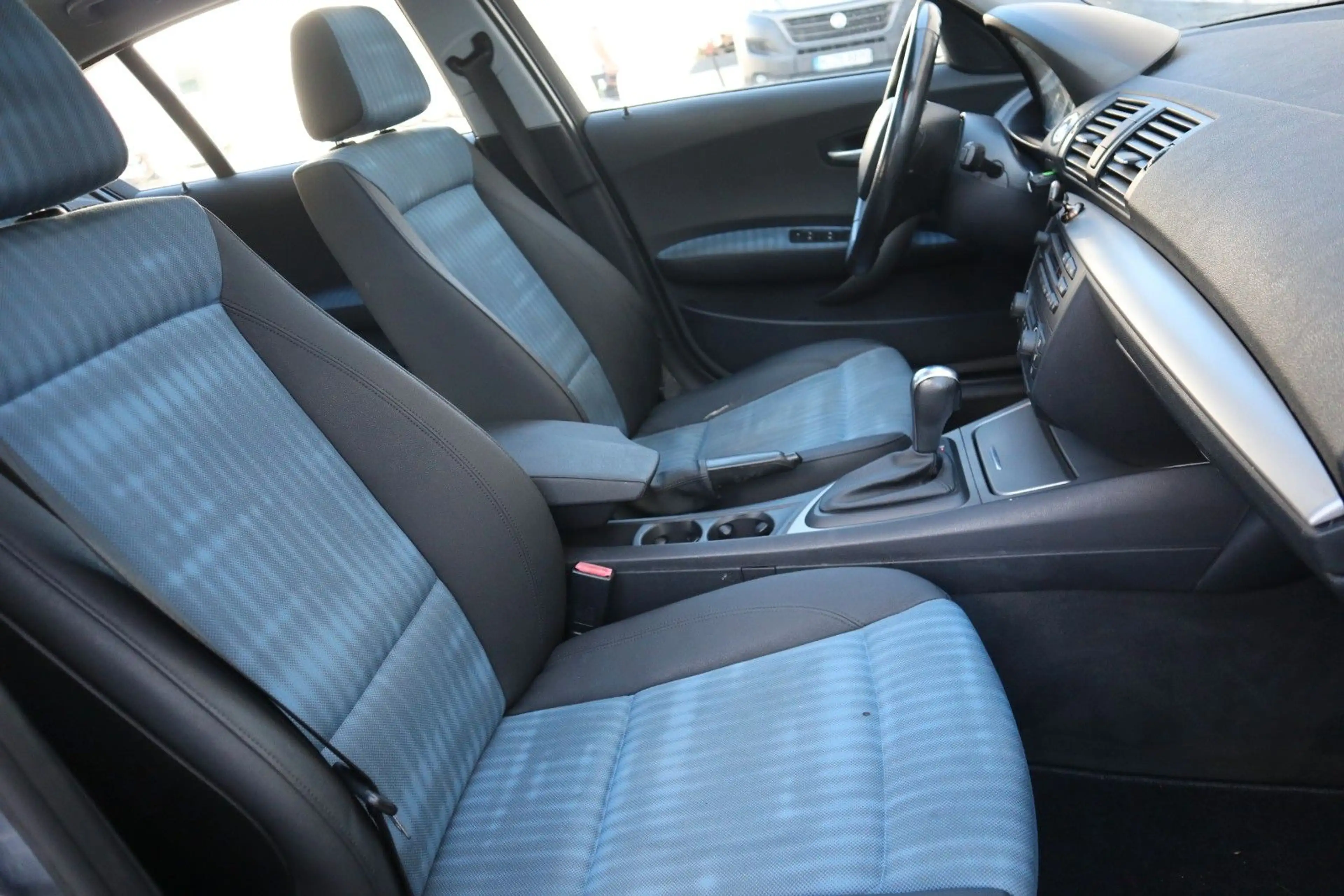 BMW 118 i Automatik Leder eGSD Steuerkette & TÜV NEU — photo 10