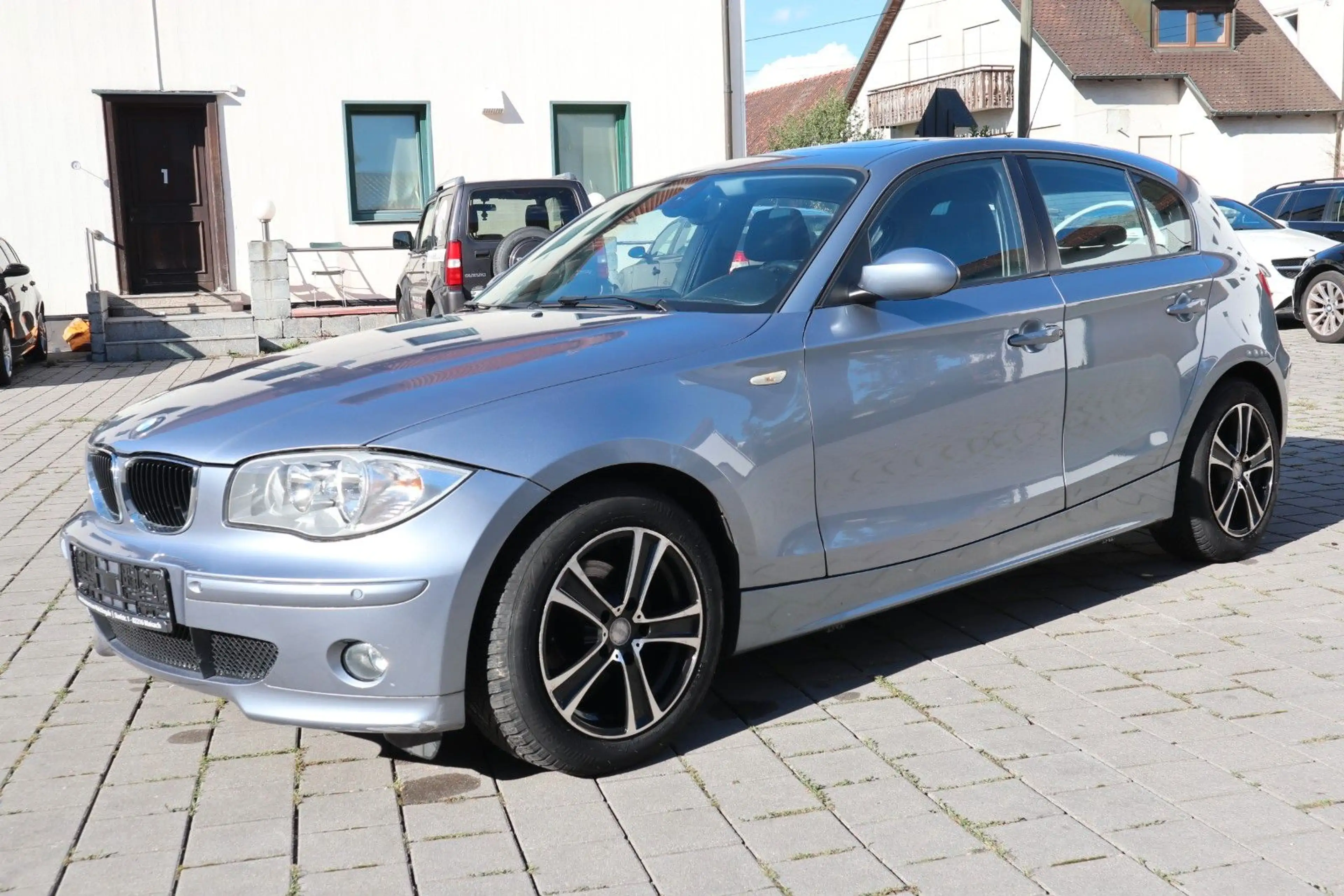 BMW 118 i Automatik Leder eGSD Steuerkette & TÜV NEU